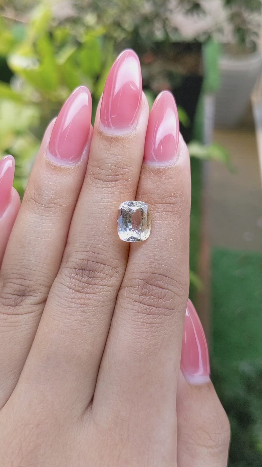 4.19 Ct. Bi Color Sapphire from Ceylon (Sri Lanka) Size Video