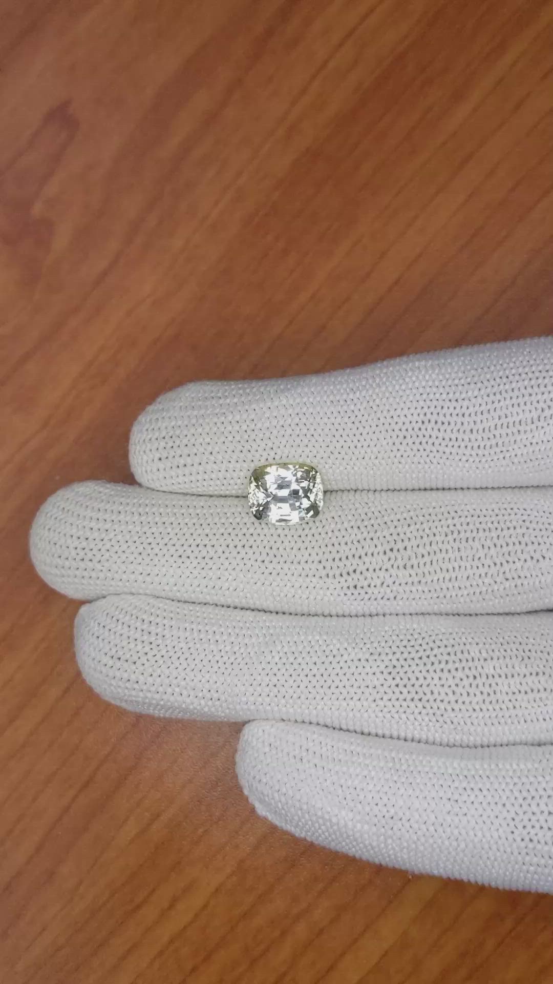 4.19 Ct. Bi Color Sapphire from Ceylon (Sri Lanka) Size Video
