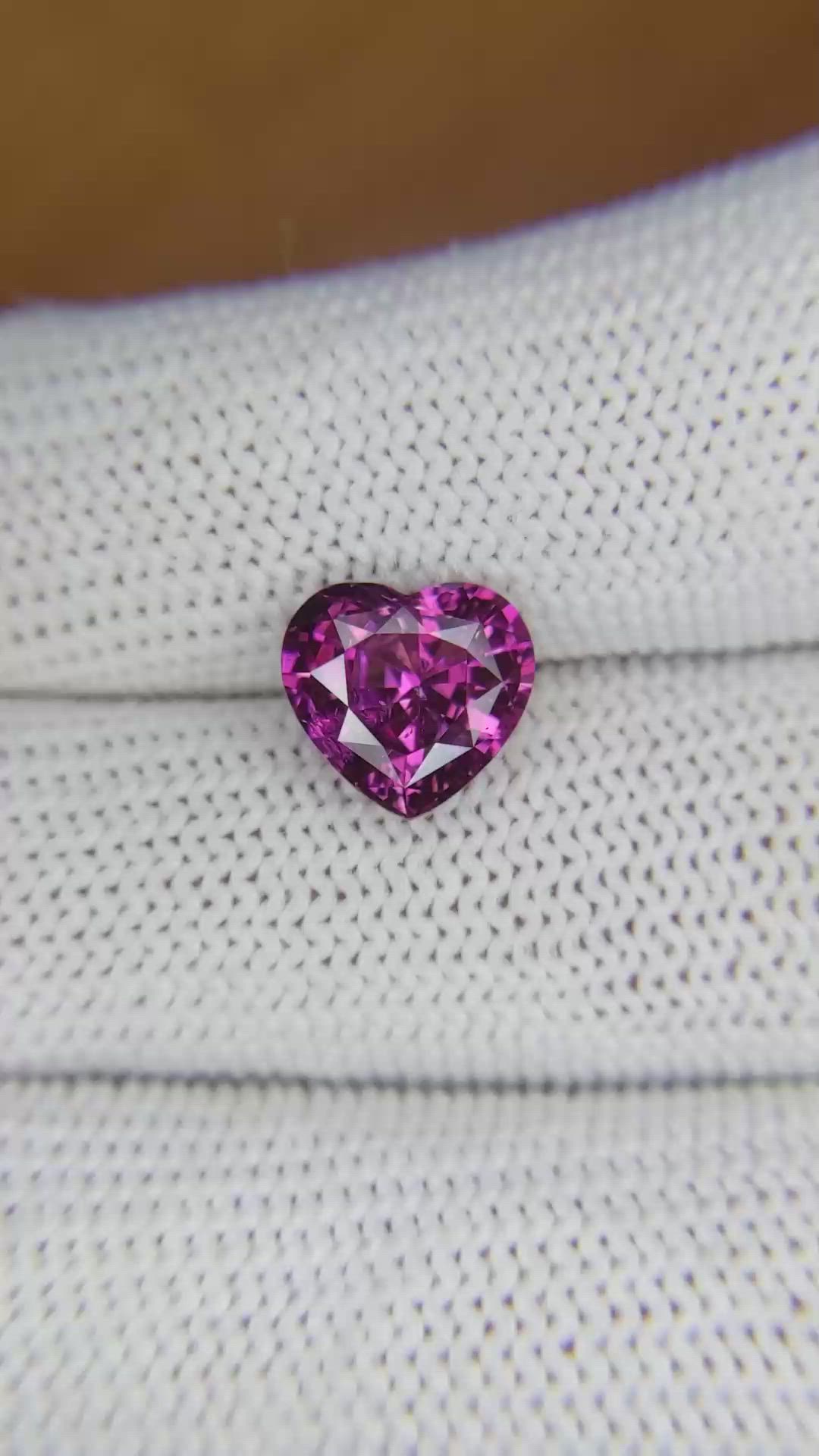 3.33 Ct. Pinkish Purple Sapphire from Ceylon (Sri Lanka) Size Video