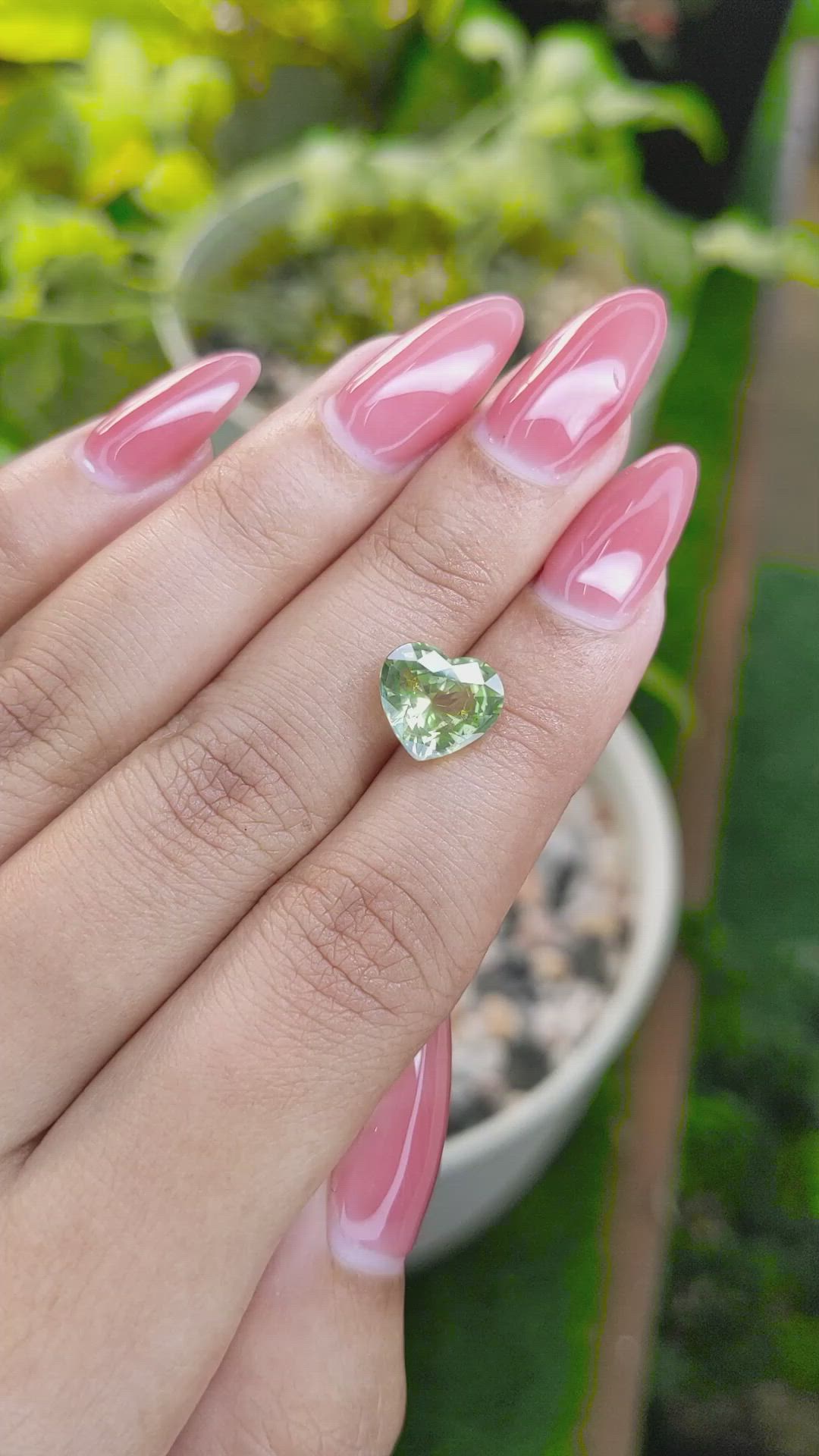 3.90 Ct. Yellowish Green Sapphire from Ceylon (Sri Lanka) Size Video