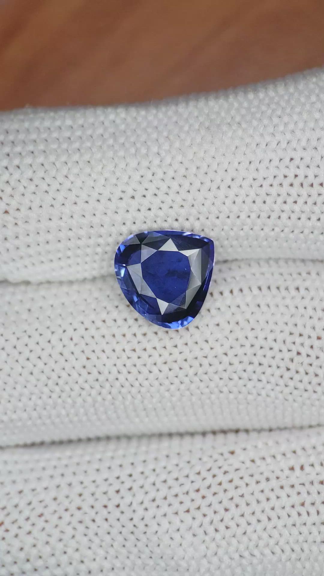 3.22 Ct. Blue Sapphire from Ceylon (Sri Lanka) Size Video