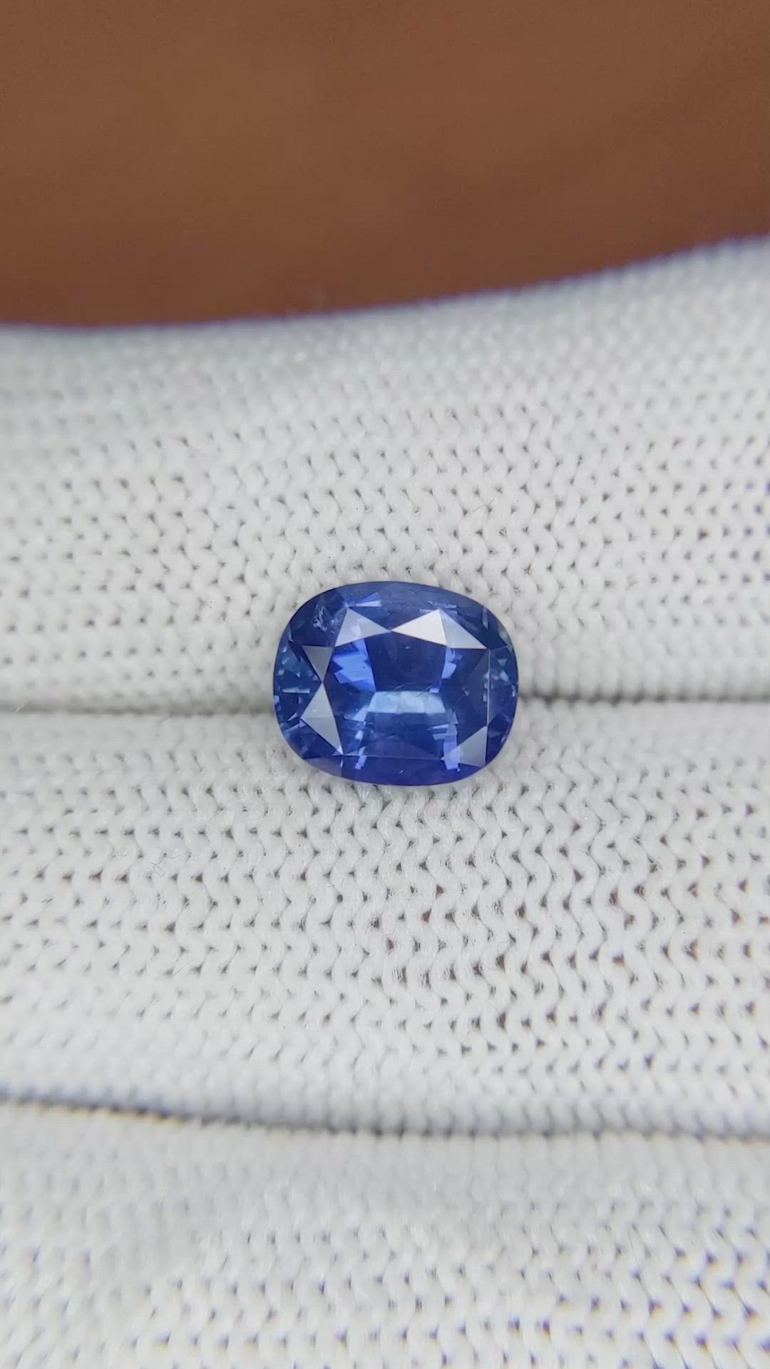 3.19 Ct. Blue Sapphire from Ceylon (Sri Lanka) Size Video