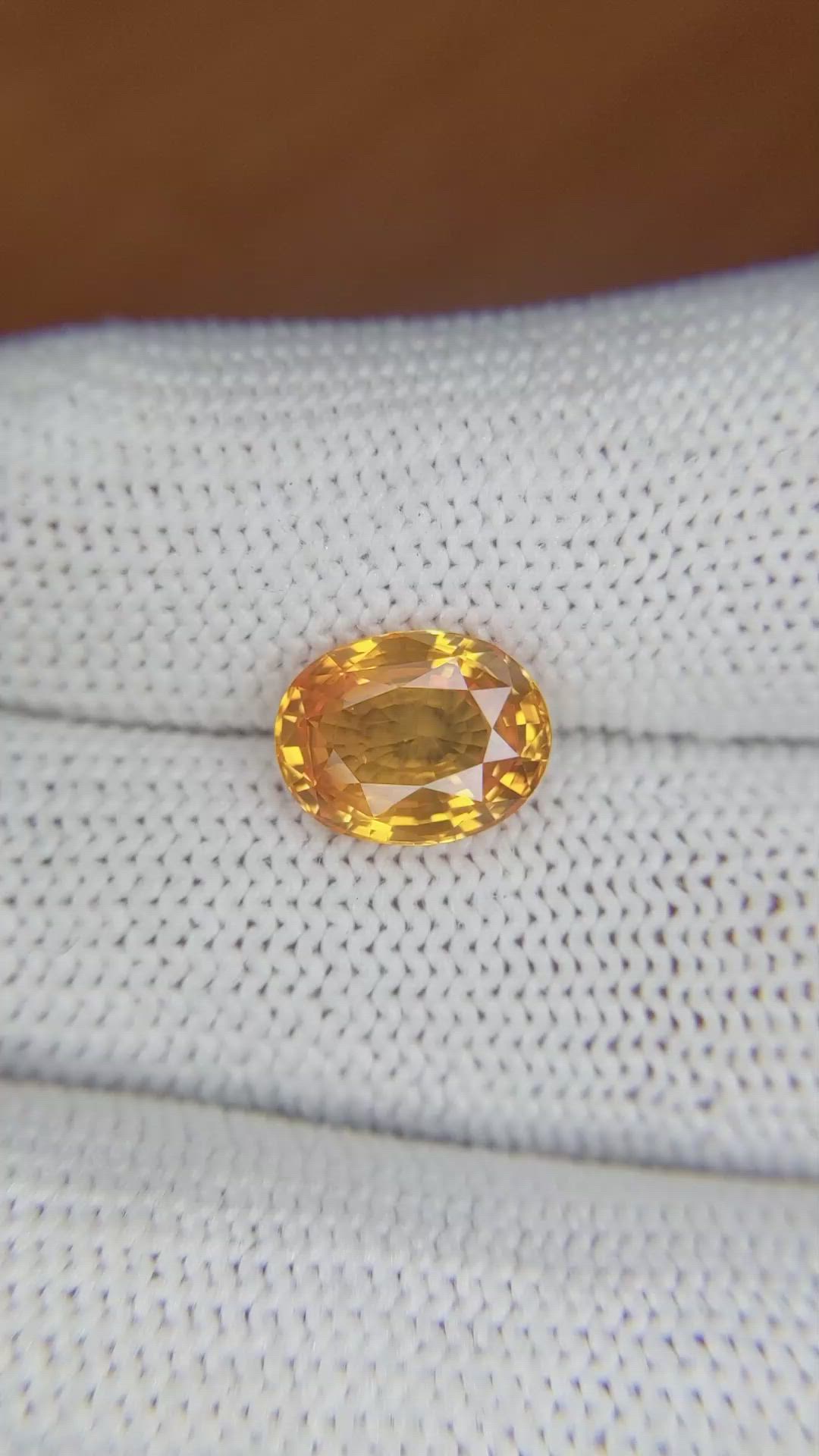 3.64 Ct. Yellowish Orange Sapphire from Ceylon (Sri Lanka) Size Video