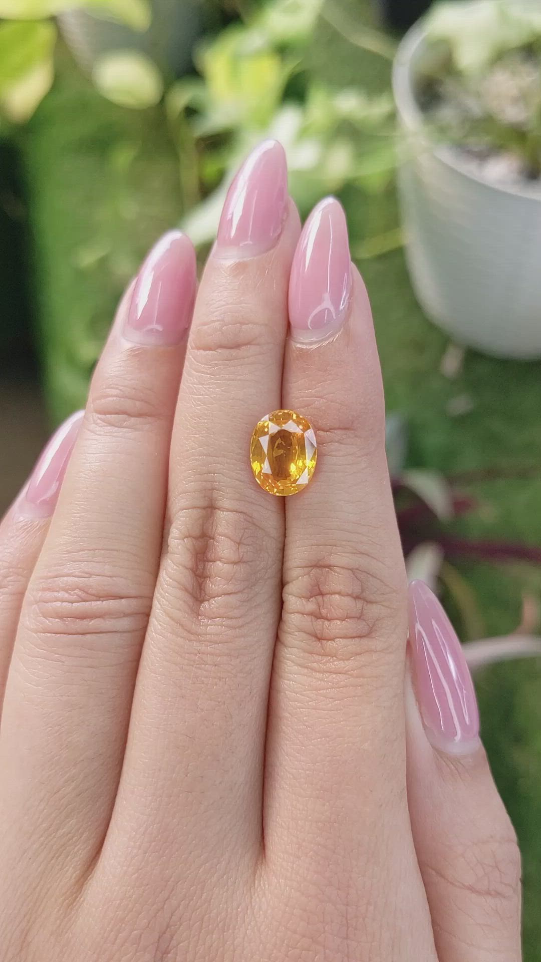 3.64 Ct. Yellowish Orange Sapphire from Ceylon (Sri Lanka) Size Video