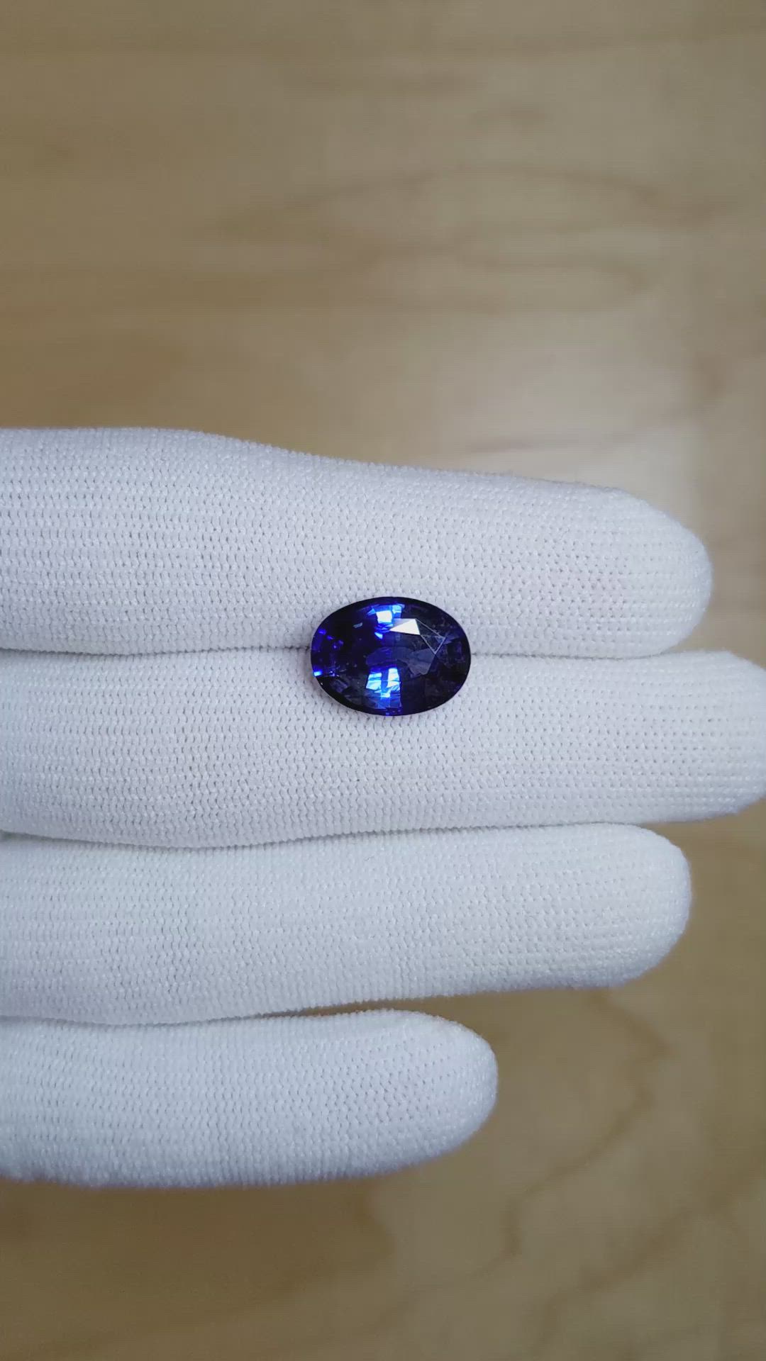 6.91 Ct. Blue Sapphire from Ceylon (Sri Lanka) Size Video
