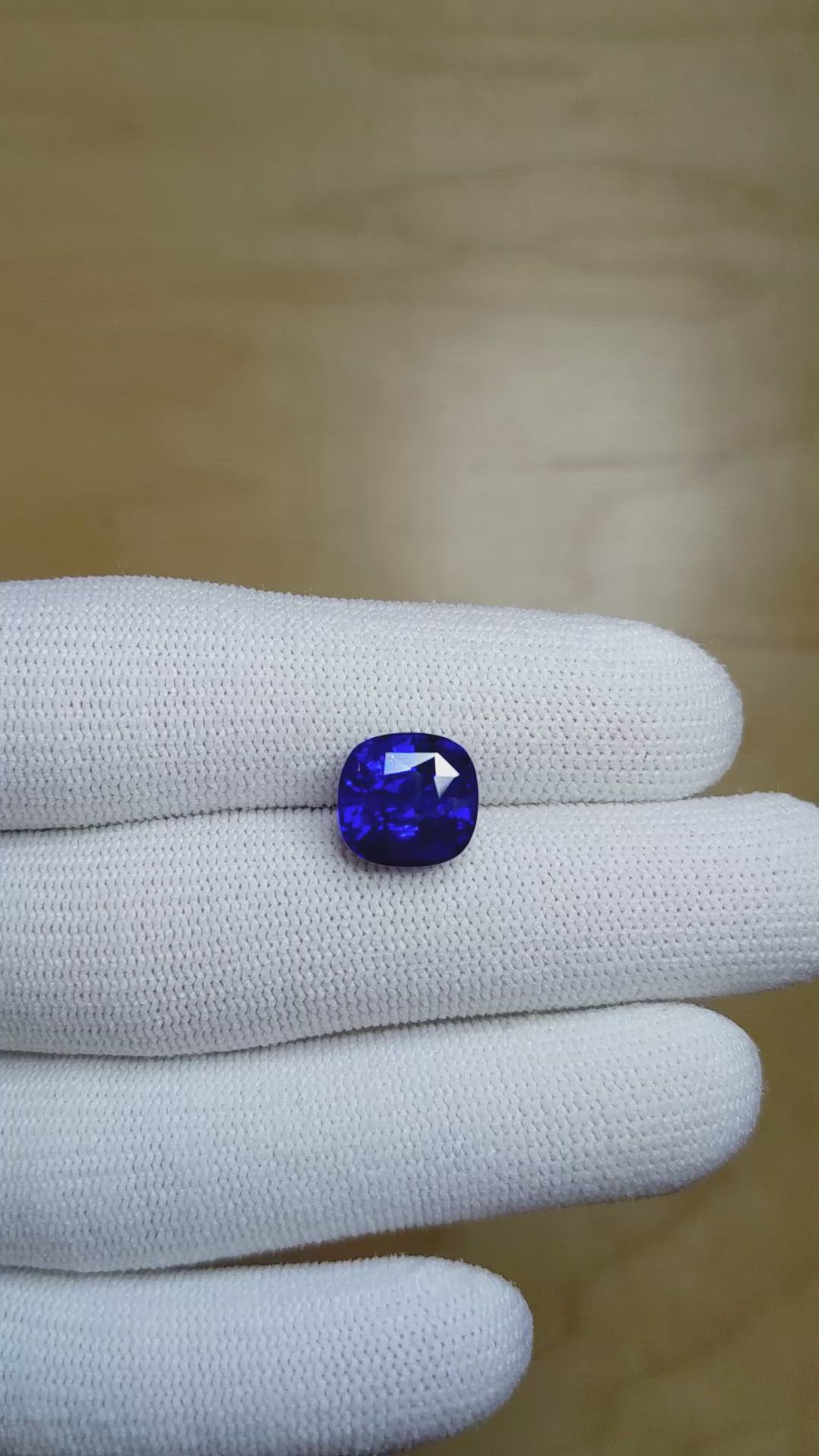 6.54 Ct. Blue Sapphire from Ceylon (Sri Lanka) Size Video