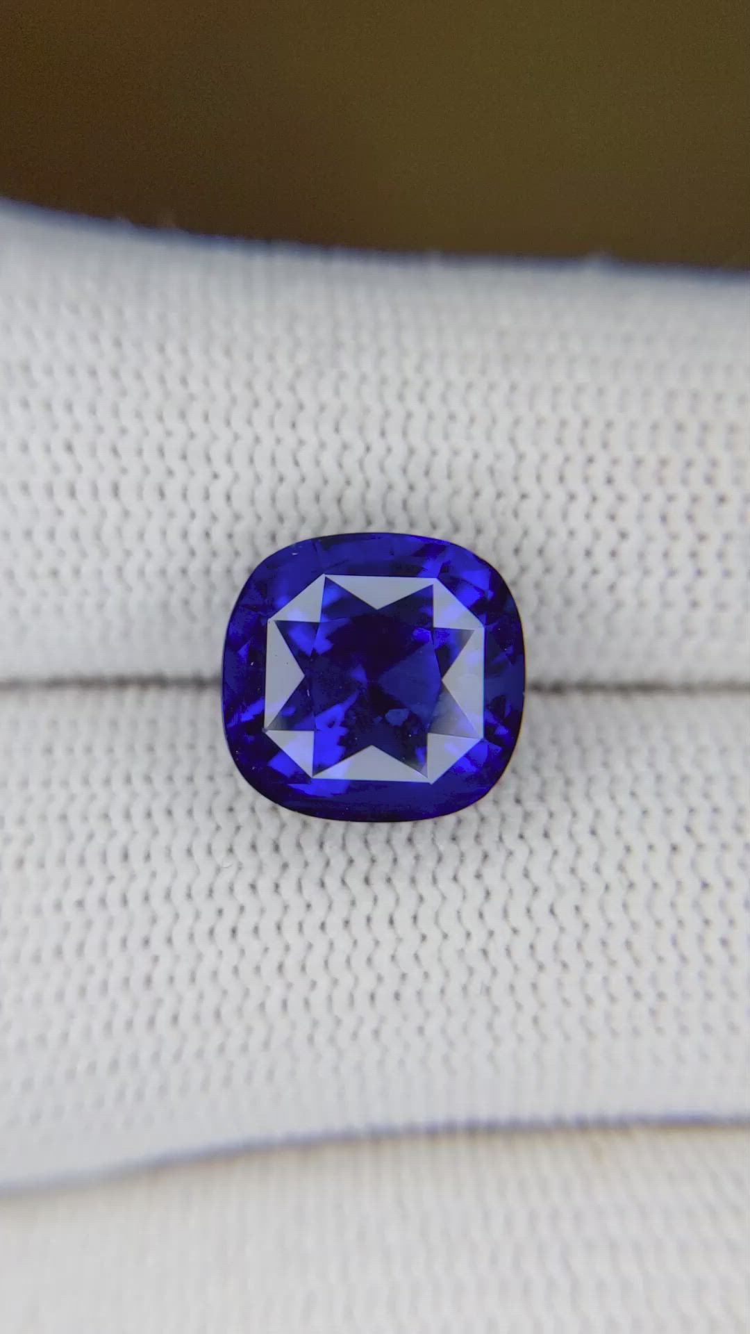 6.54 Ct. Blue Sapphire from Ceylon (Sri Lanka) Size Video