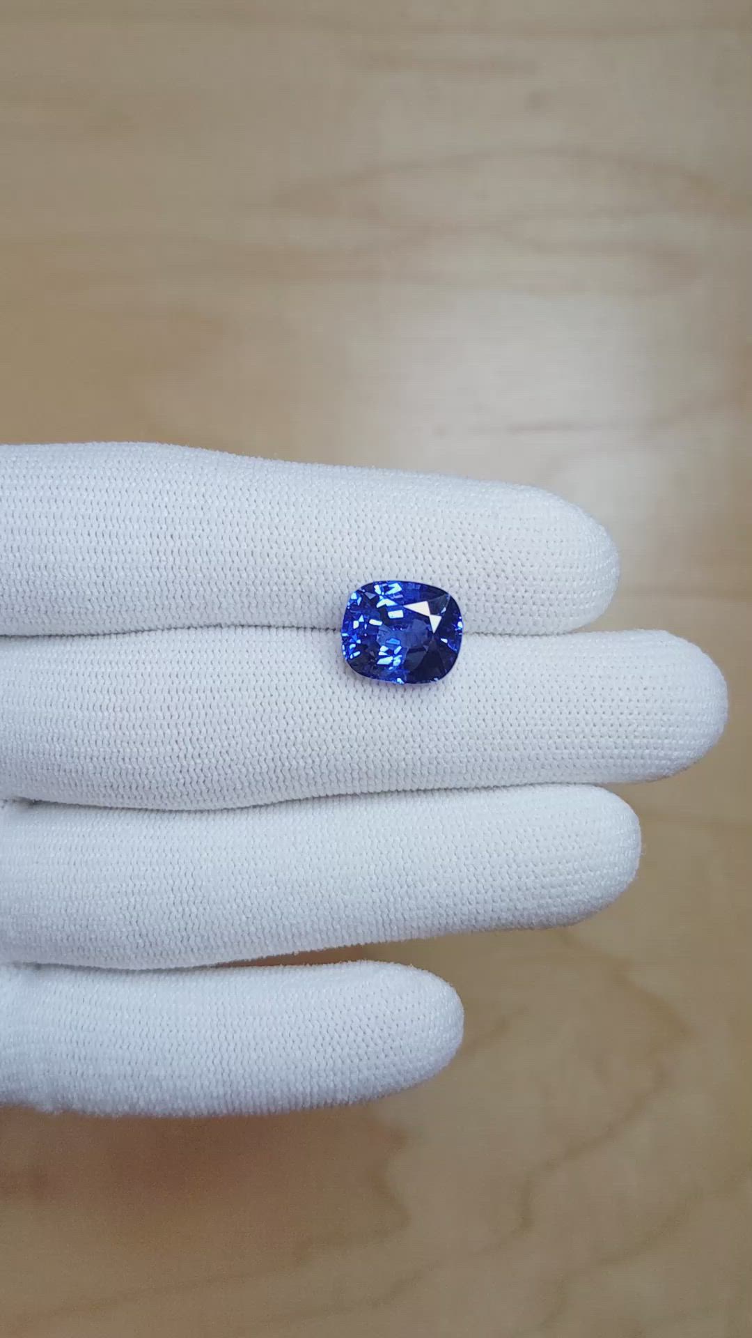 6.82 Ct. Blue Sapphire from Ceylon (Sri Lanka) Size Video