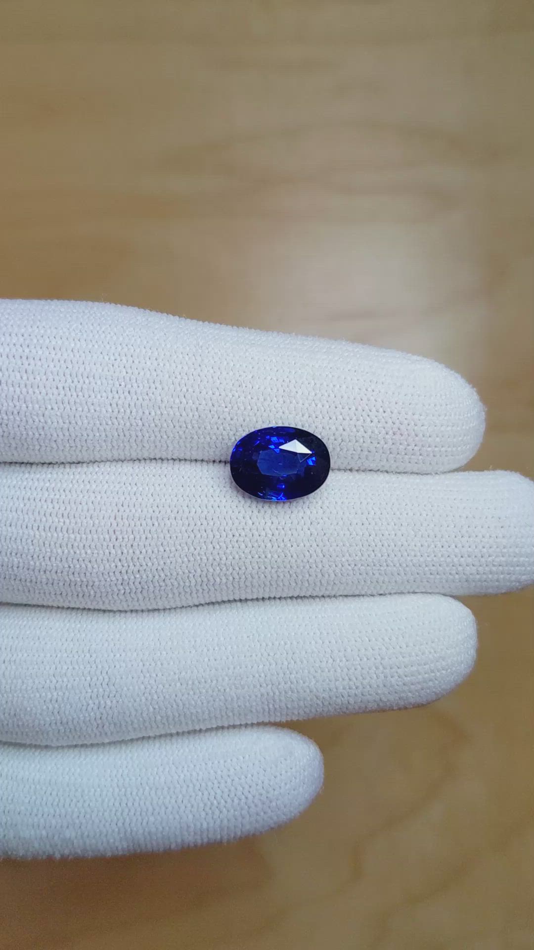 5.00 Ct. Blue Sapphire from Ceylon (Sri Lanka) Size Video