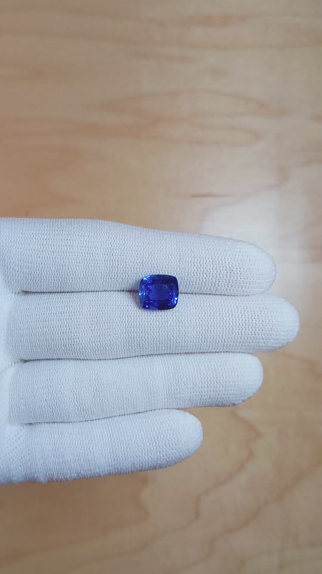 5.06 Ct. Blue Sapphire from Ceylon (Sri Lanka) Size Video