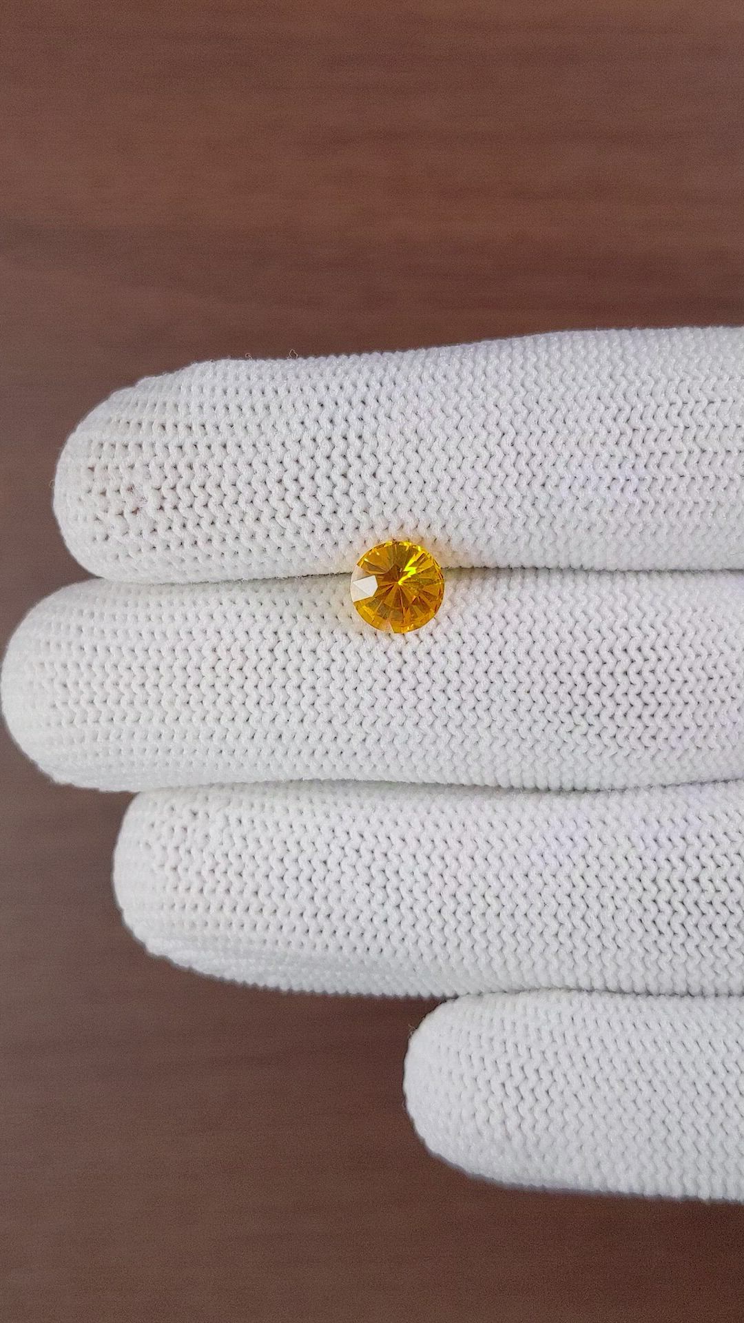 1.68 Ct. Yellowish Orange Sapphire from Ceylon (Sri Lanka) Size Video