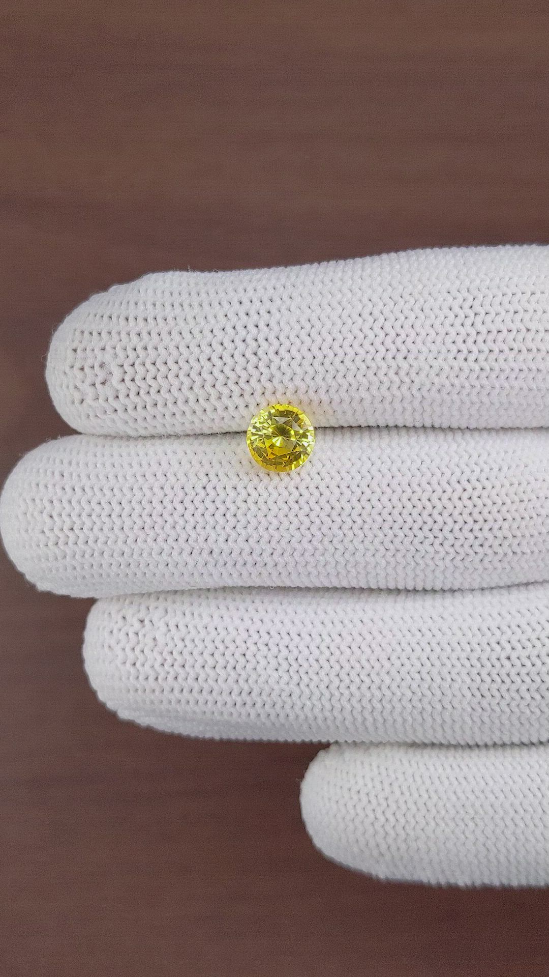 2.30 Ct. Yellow Sapphire from Ceylon (Sri Lanka) Size Video