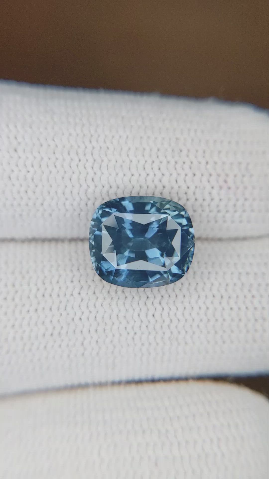 5.58 Ct. Greenish Blue Sapphire from Ceylon (Sri Lanka) Size Video