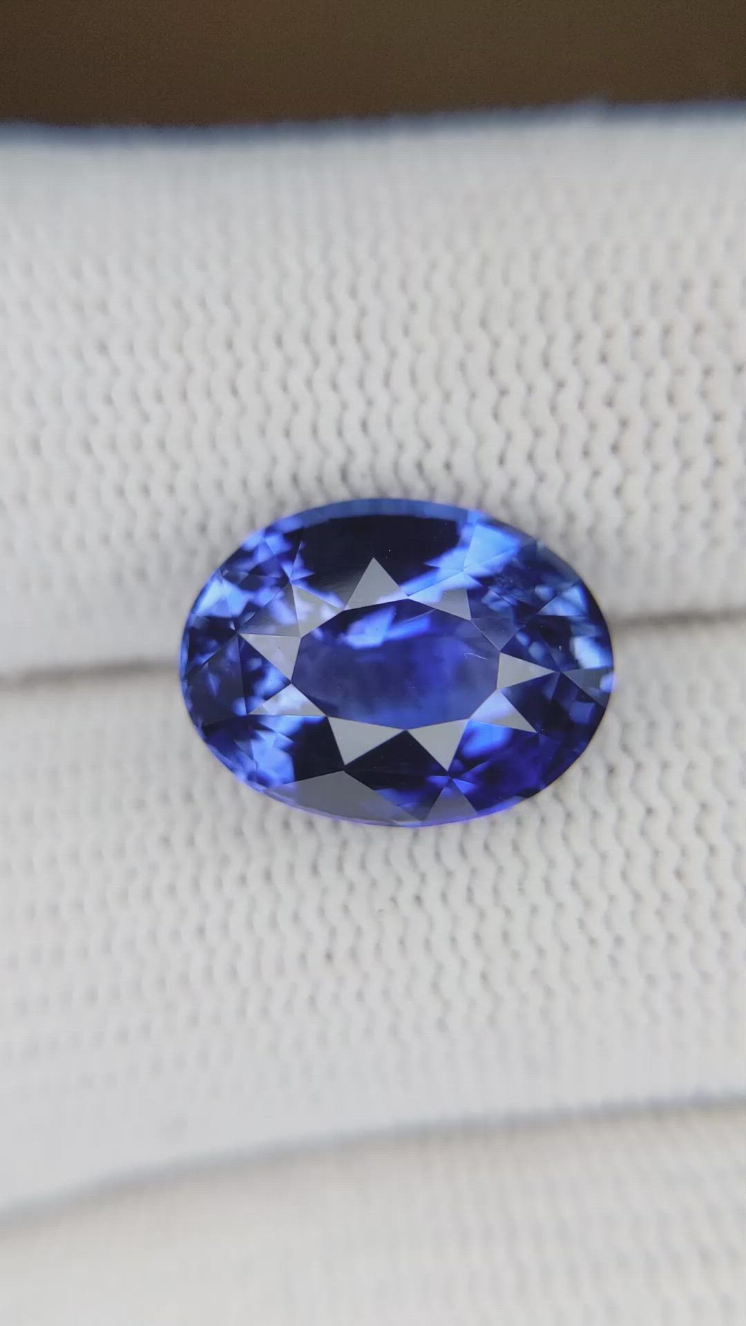 6.09 Ct. Blue Sapphire from Ceylon (Sri Lanka) Size Video