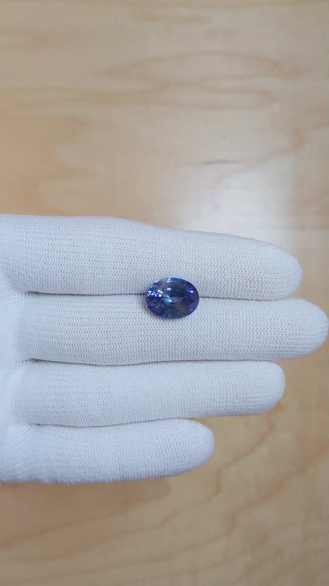 6.84 Ct. Bi Color Sapphire from Ceylon (Sri Lanka) Size Video
