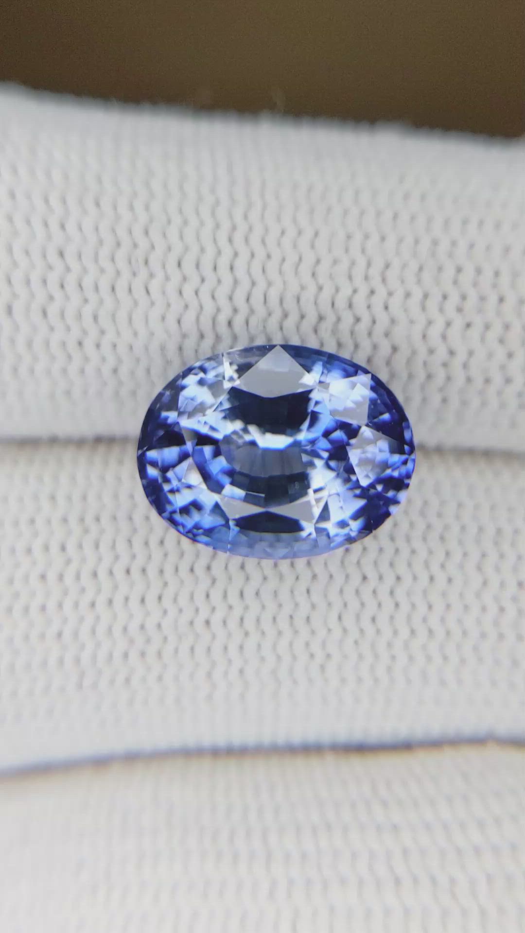 6.84 Ct. Bi Color Sapphire from Ceylon (Sri Lanka) Size Video