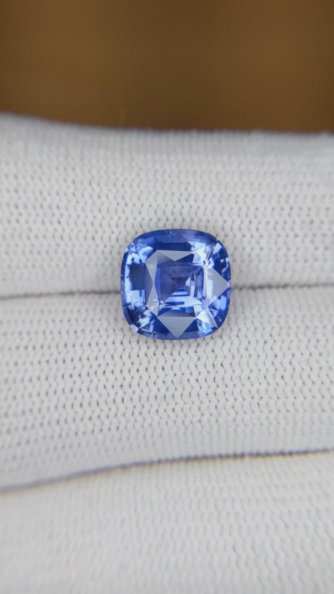 5.01 Ct. Blue Sapphire from Ceylon (Sri Lanka) Size Video