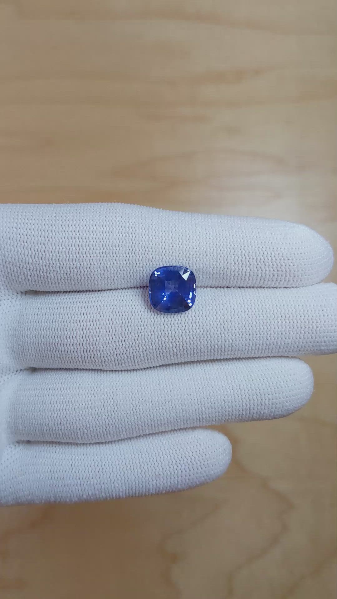 5.01 Ct. Blue Sapphire from Ceylon (Sri Lanka) Size Video