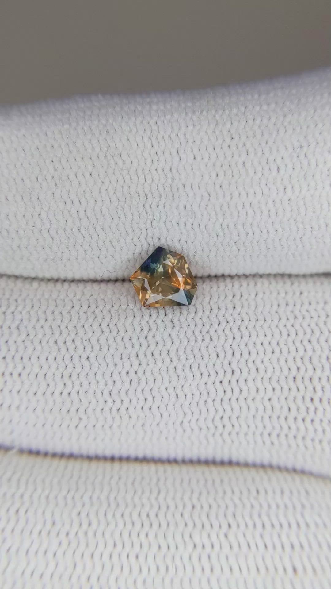 0.73 Ct. Bi Color Sapphire from Montana Size Video
