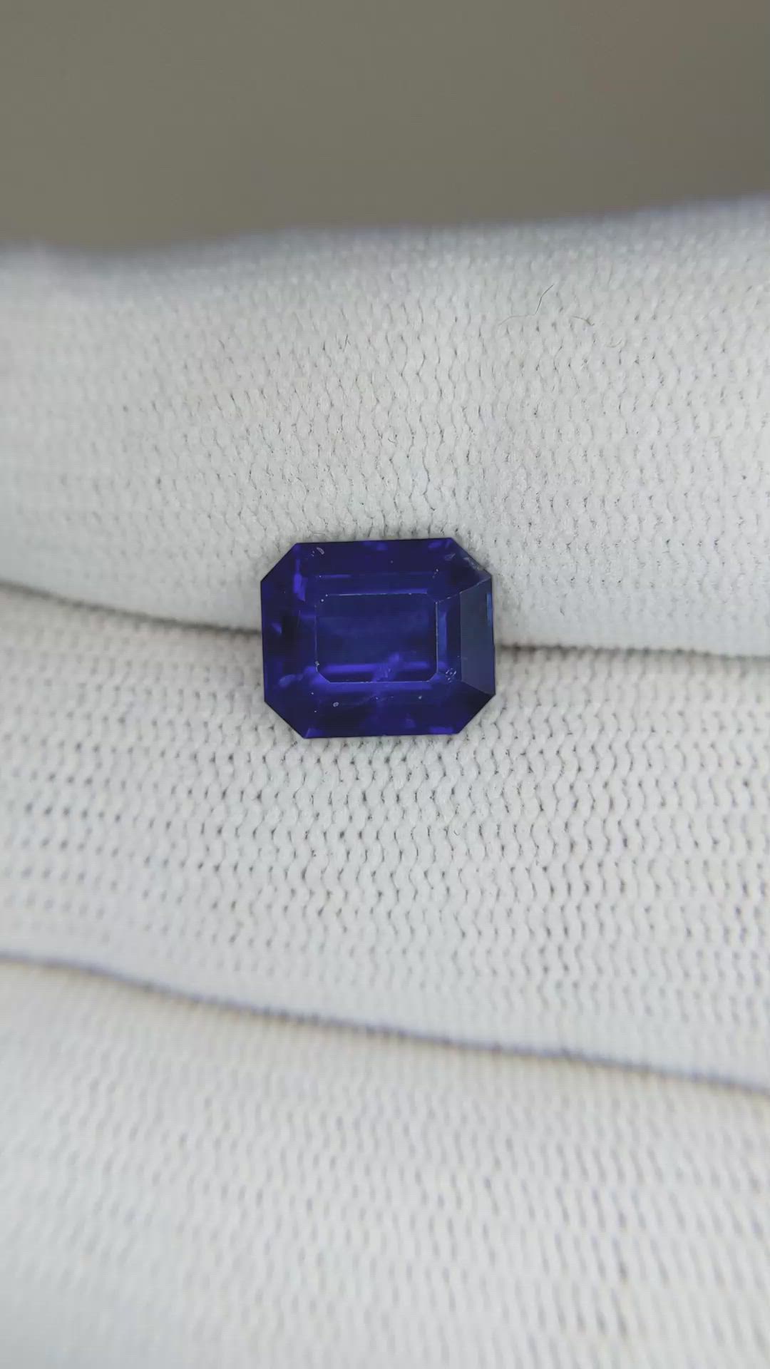 3.22 Ct. Blue Sapphire from Ceylon (Sri Lanka) Size Video