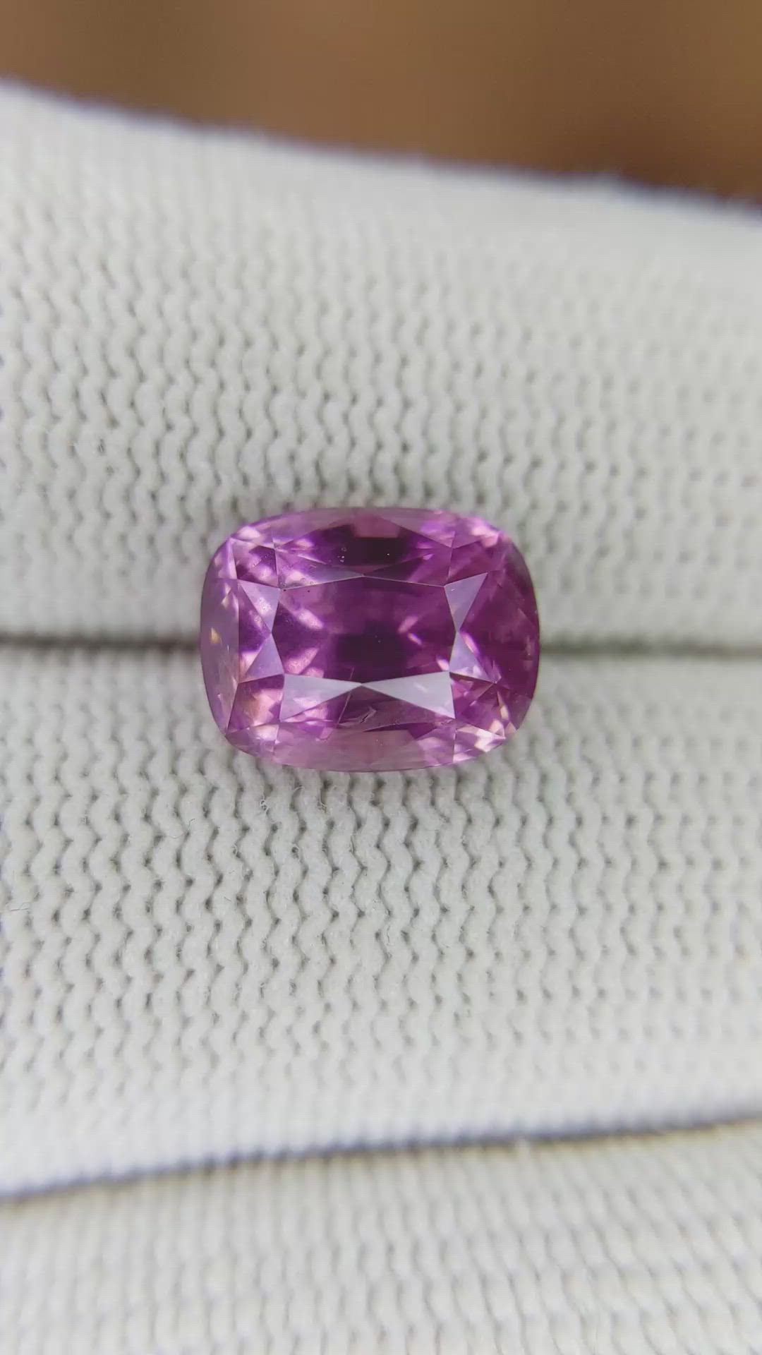 4.20 Ct. Pinkish Purple Sapphire from Ceylon (Sri Lanka) Size Video