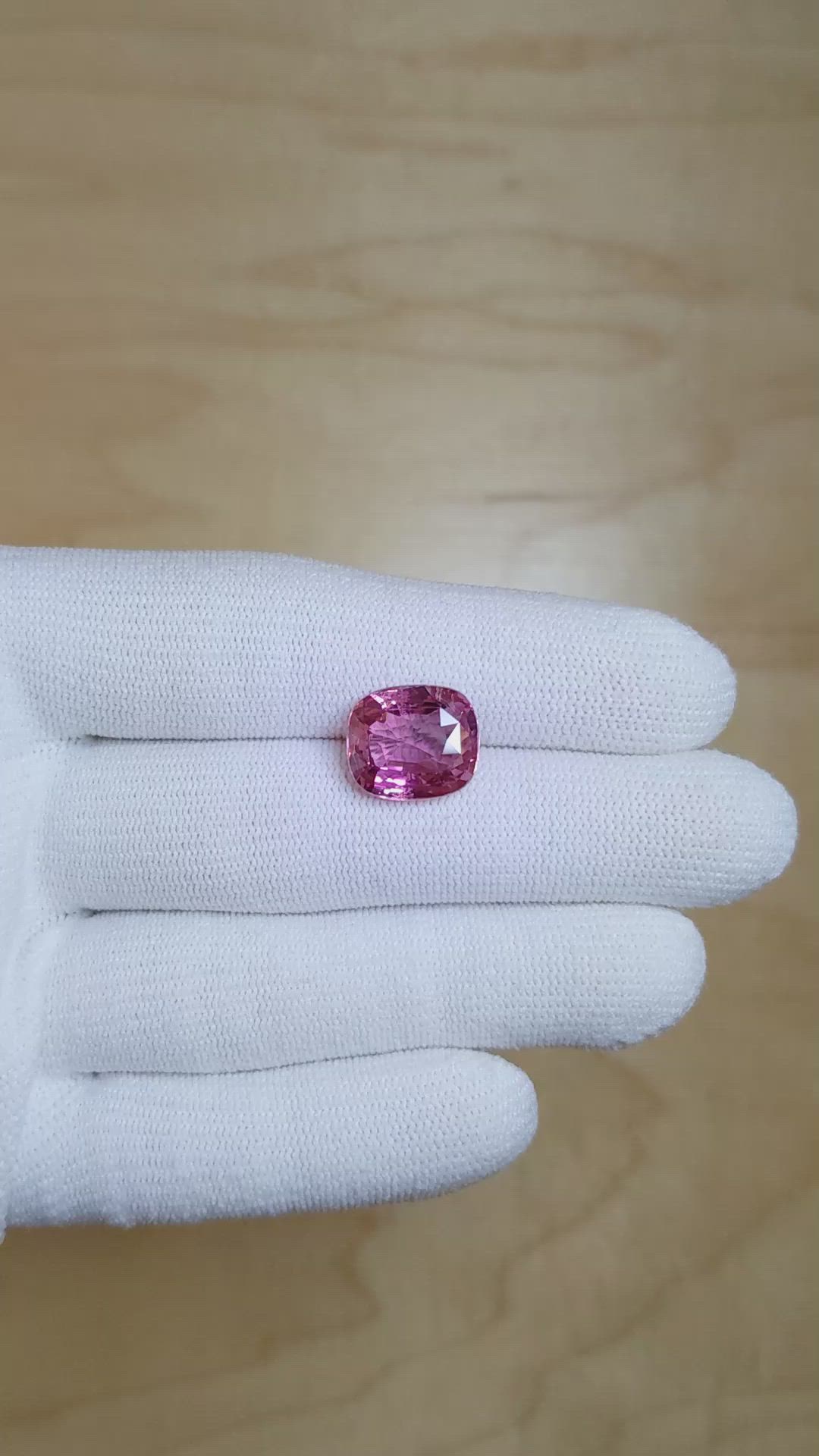 8.46 Ct. Pinkish Purple Sapphire from Ceylon (Sri Lanka) Size Video