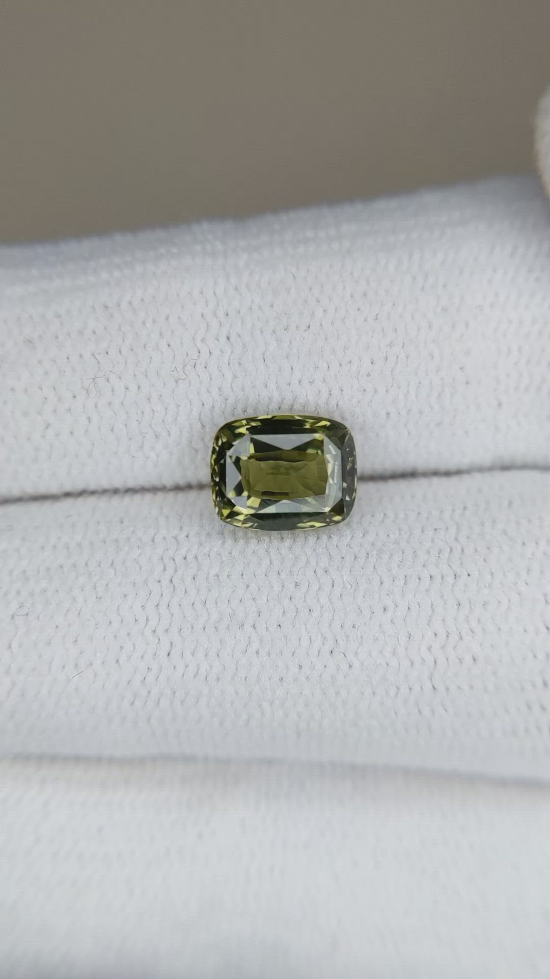 1.86 Ct. Yellowish Green Sapphire from Ceylon (Sri Lanka) Size Video