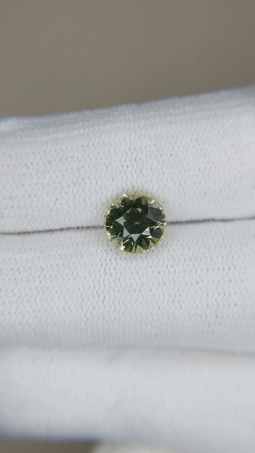 2.15 Ct. Yellowish Green Sapphire from Ceylon (Sri Lanka) Size Video