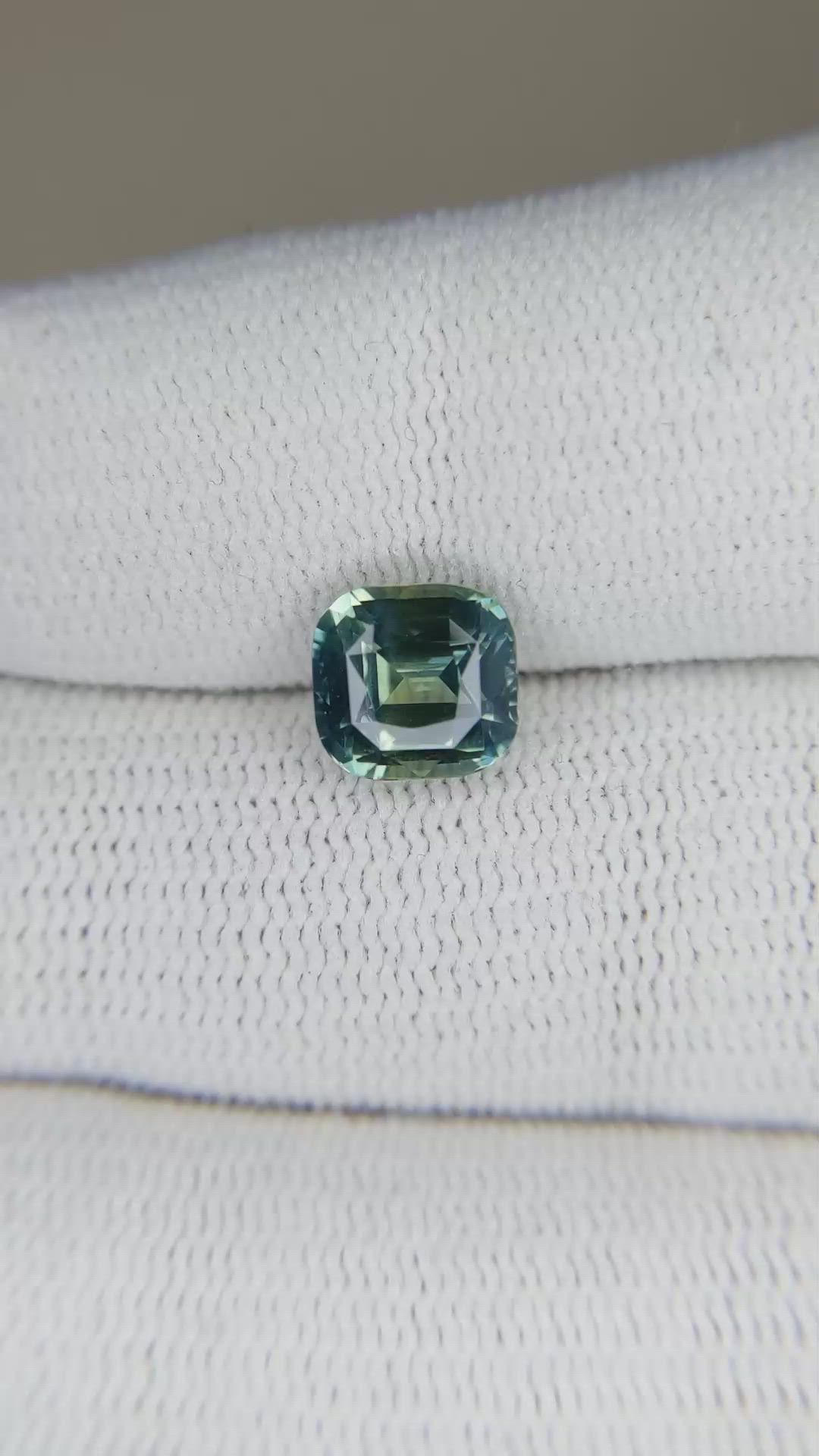 3.02 Ct. Bi Color Sapphire from Ceylon (Sri Lanka) Size Video