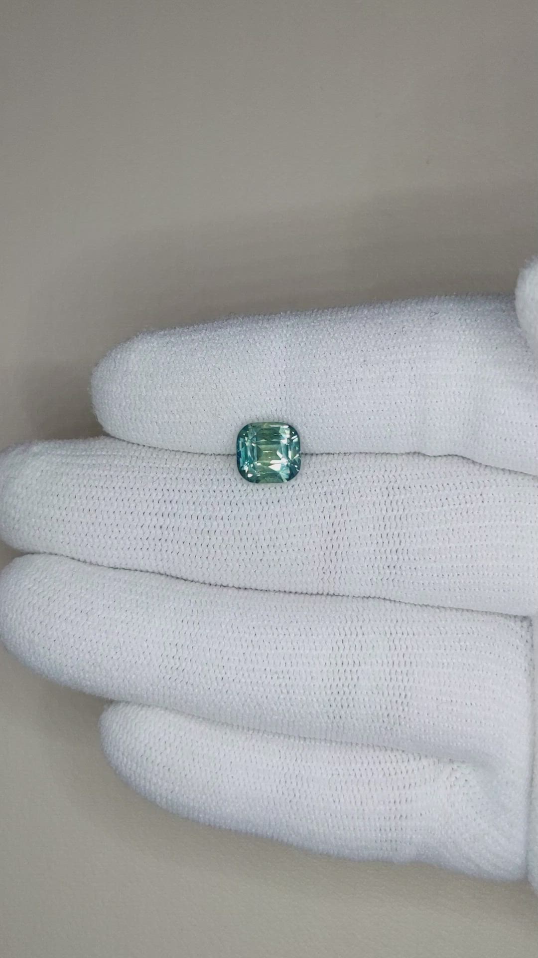 3.02 Ct. Bi Color Sapphire from Ceylon (Sri Lanka) Size Video