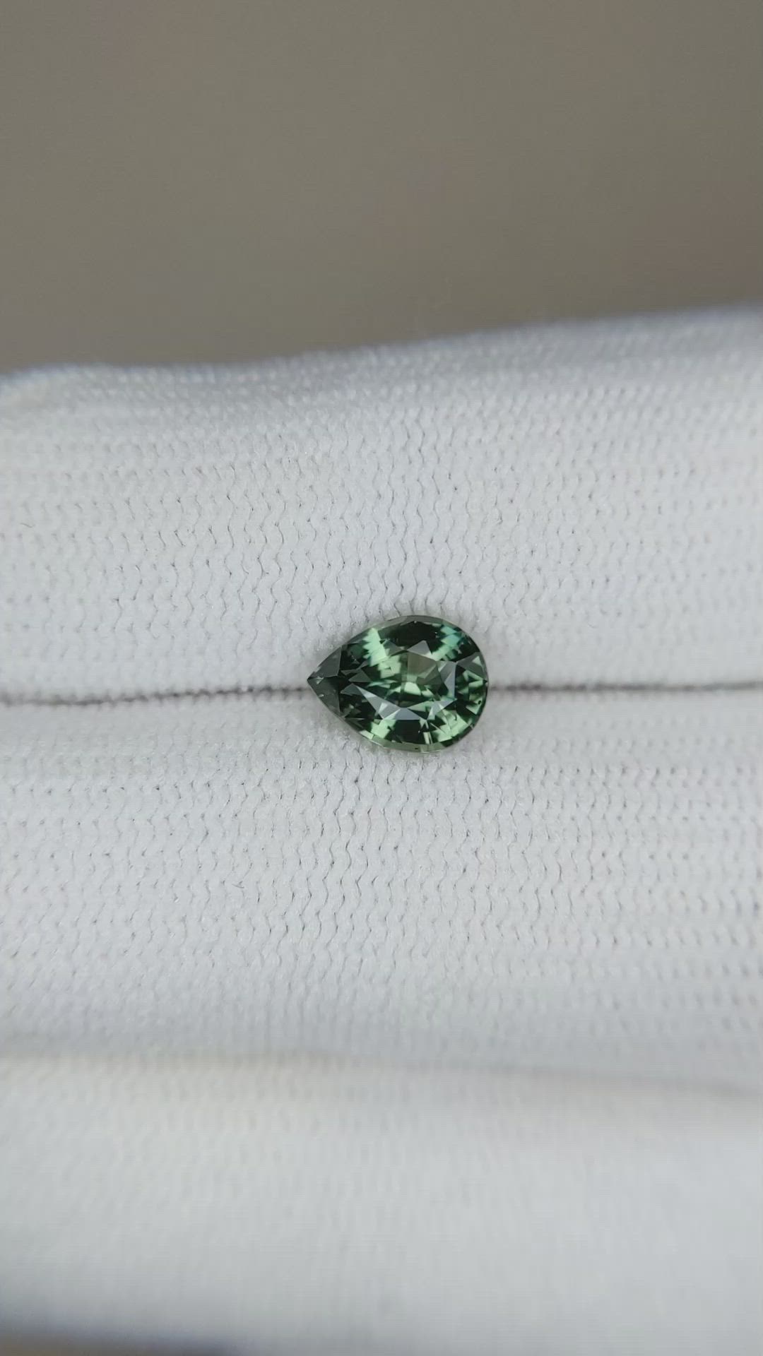 1.01 Ct. Green Sapphire from Ceylon (Sri Lanka) Size Video