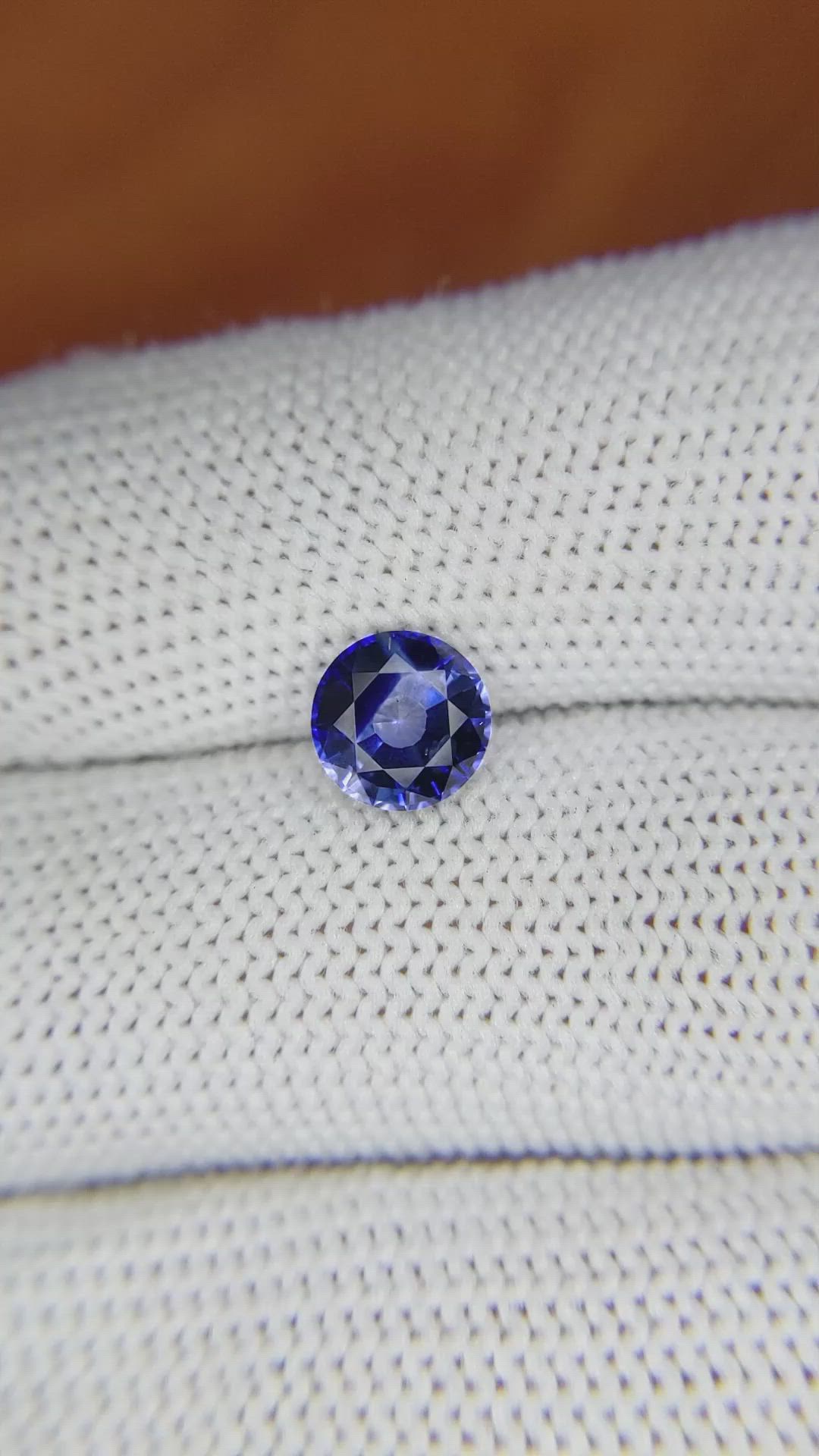 1.36 Ct. Bi Color / Parti Sapphire from Ceylon (Sri Lanka) Size Video