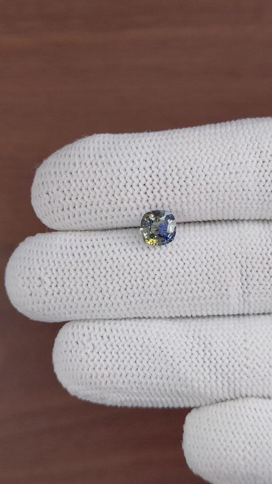 1.17 Ct. Bi Color Sapphire from Ceylon (Sri Lanka) Size Video