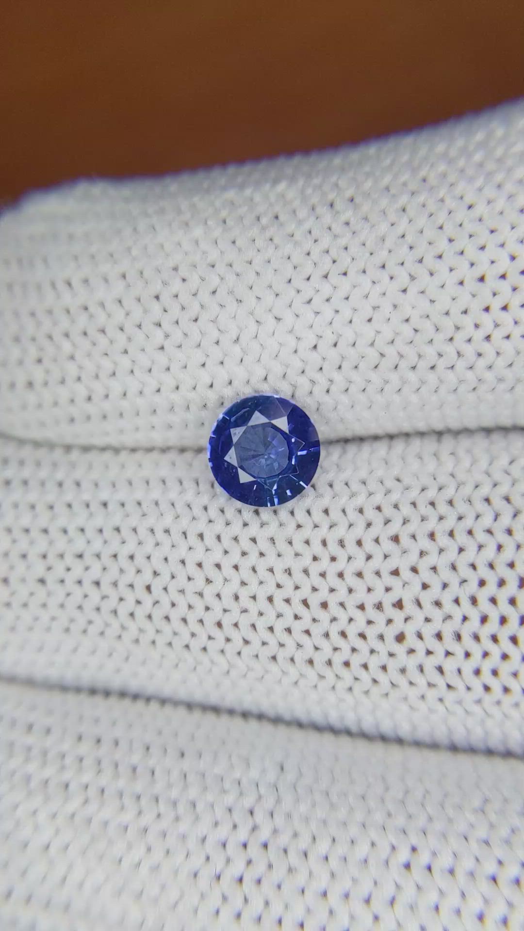 1.01 Ct. Blue Sapphire from Ceylon (Sri Lanka) Size Video