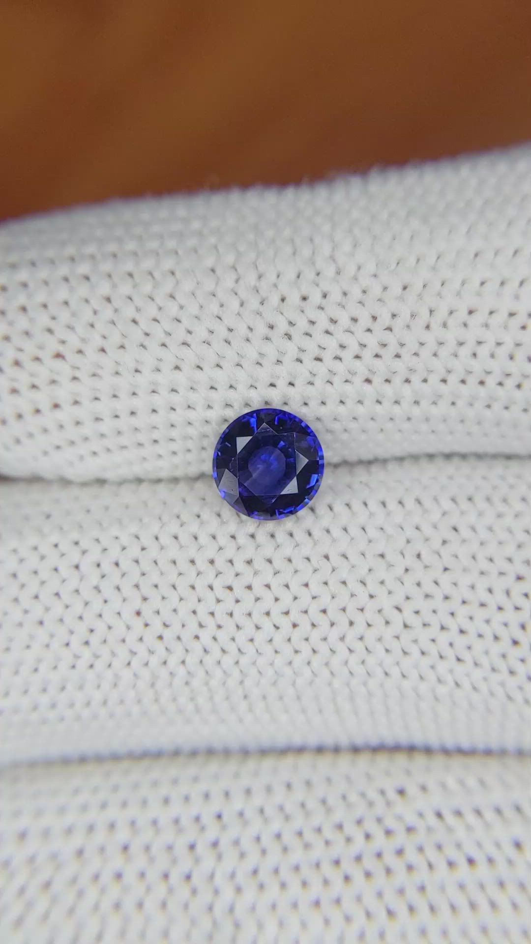 1.03 Ct. Blue Sapphire from Ceylon (Sri Lanka) Size Video