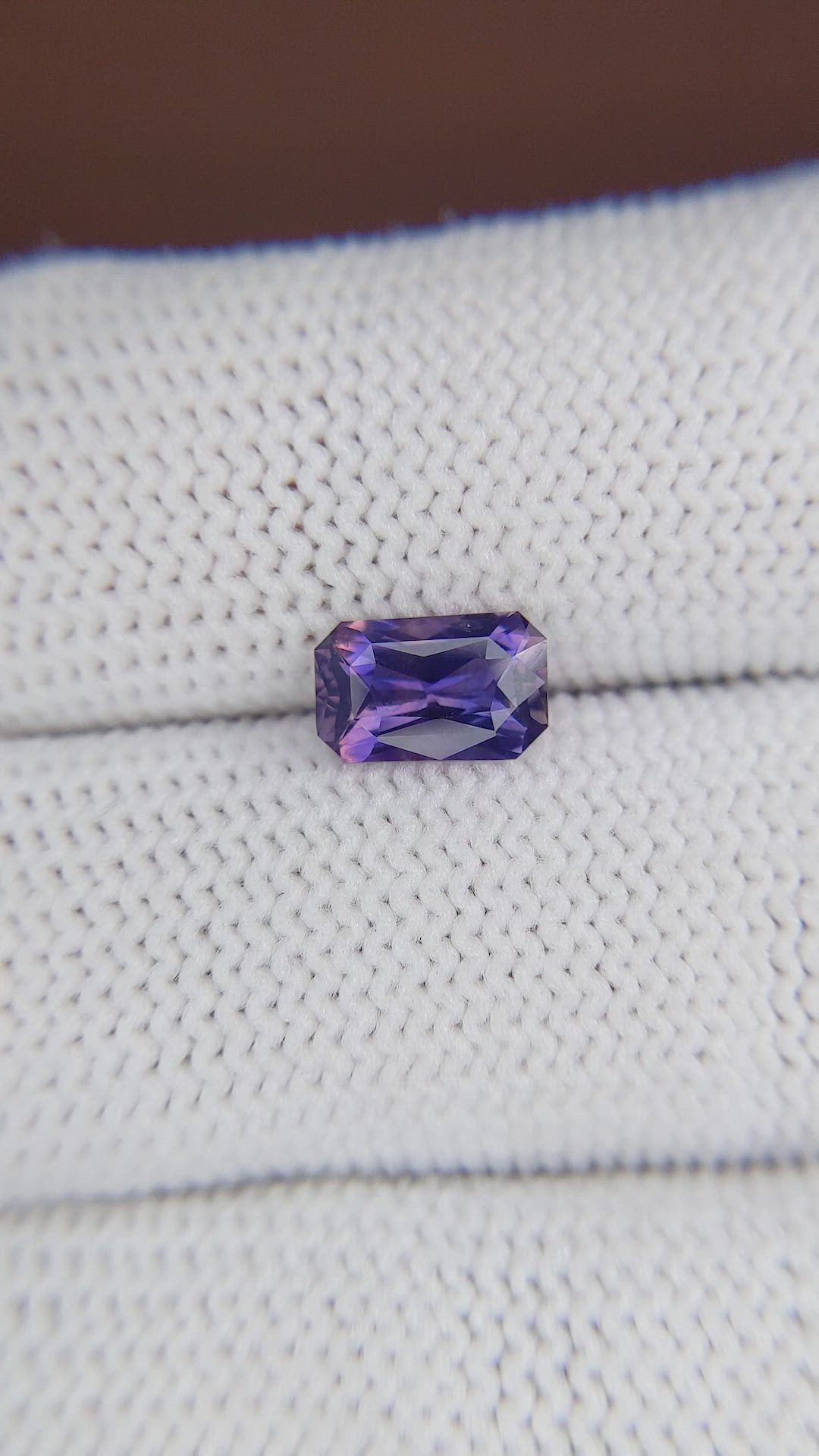 1.43 Ct. Bi Color Sapphire from Ceylon (Sri Lanka) Size Video