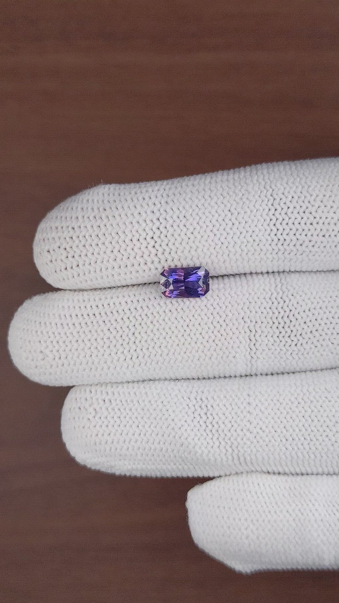 1.43 Ct. Bi Color Sapphire from Ceylon (Sri Lanka) Size Video