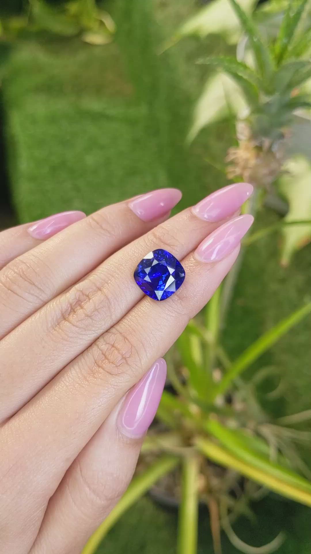 9.04 Ct. Blue Sapphire from Ceylon (Sri Lanka) Size Video