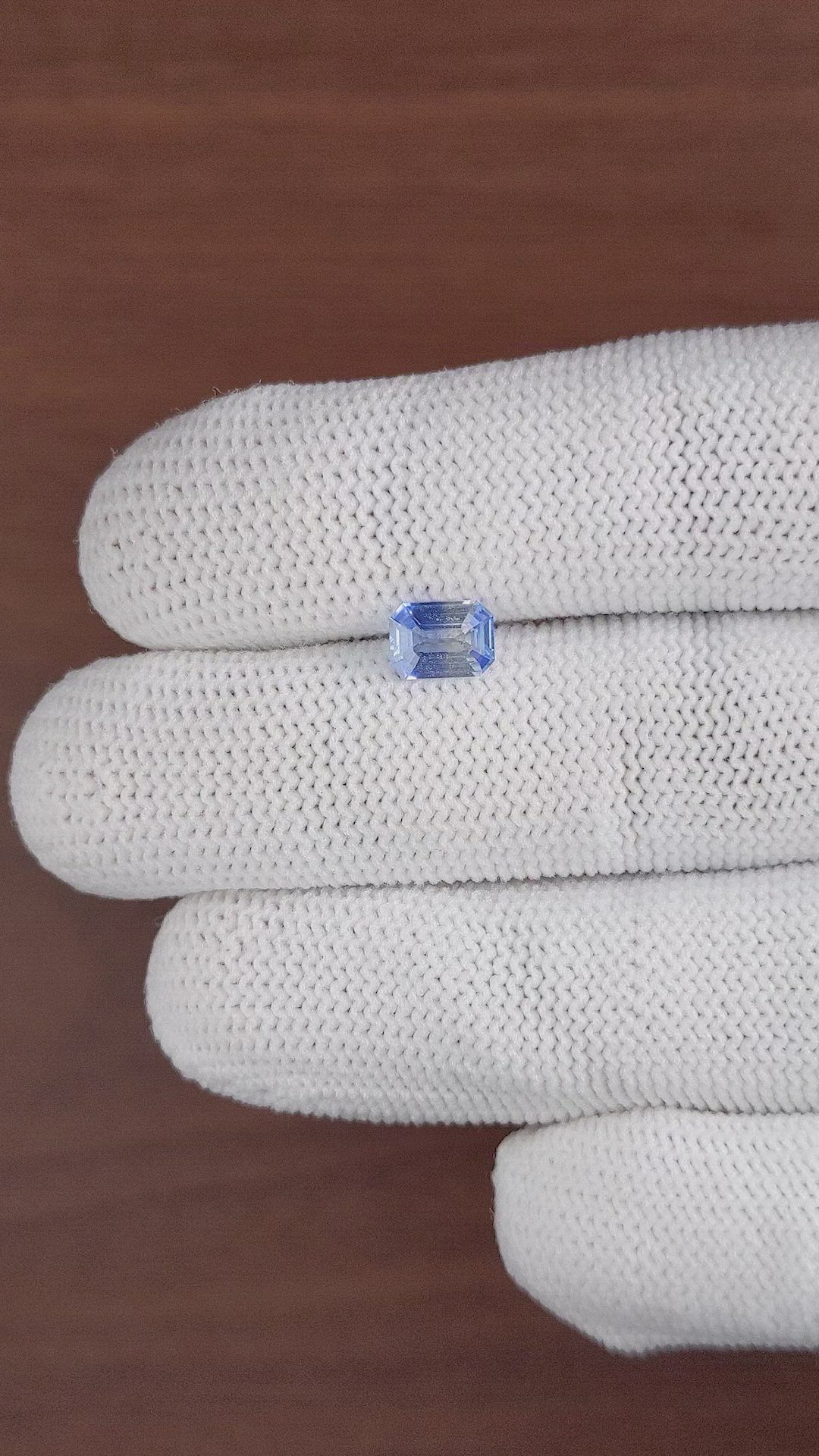 1.03 Ct. Bi Color Sapphire from Ceylon (Sri Lanka) Size Video