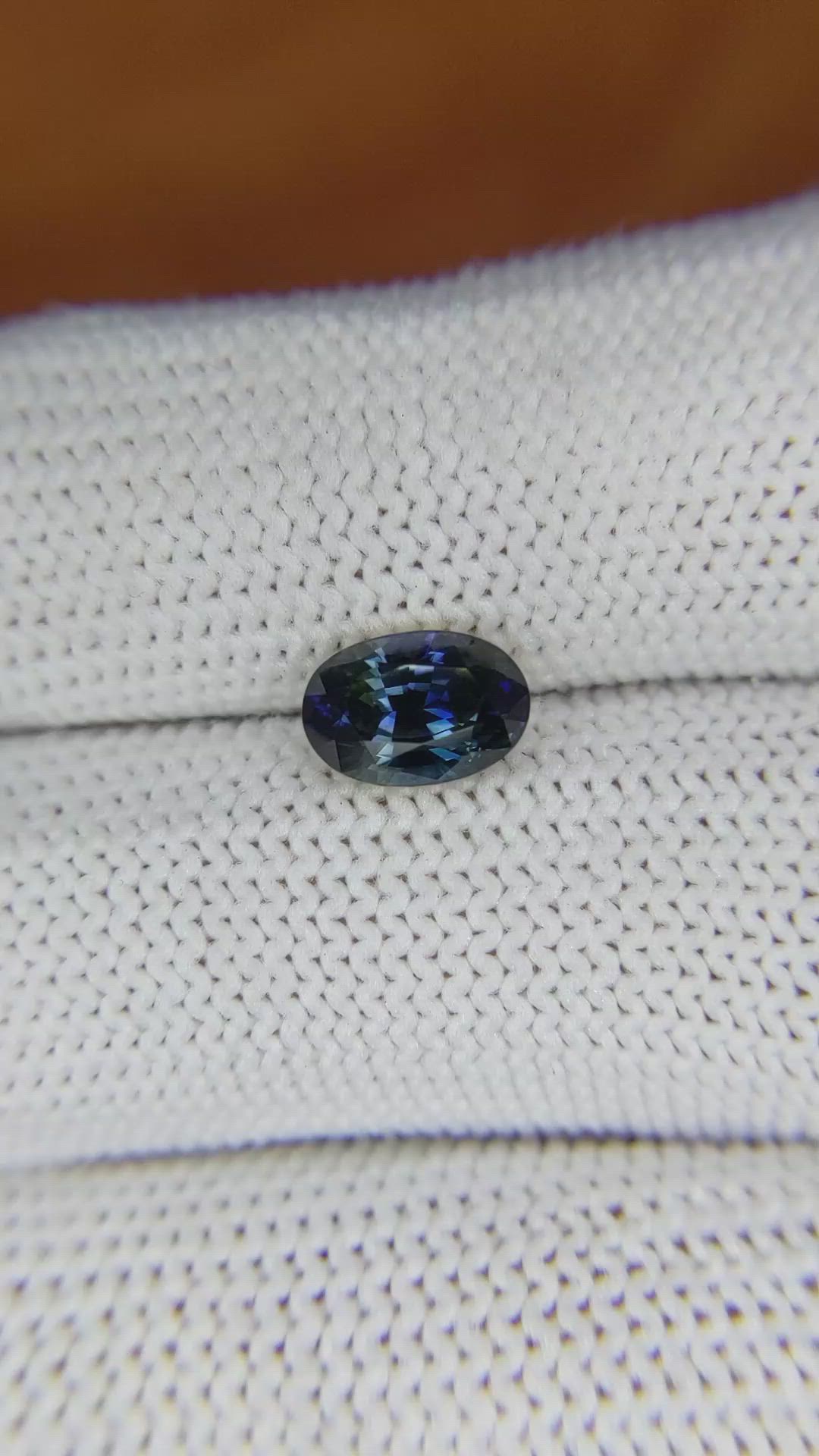 1.73 Ct. Bi Color Sapphire from Ceylon (Sri Lanka) Size Video