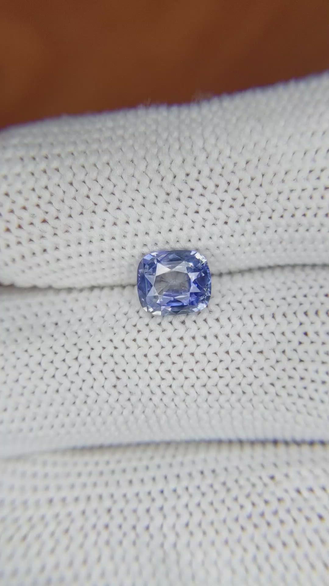 1.41 Ct. Bi Color Sapphire from Ceylon (Sri Lanka) Size Video