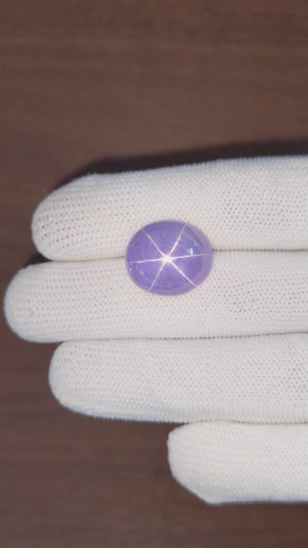 21.52 Ct. Violet Star Sapphire from Ceylon (Sri Lanka) Size Video