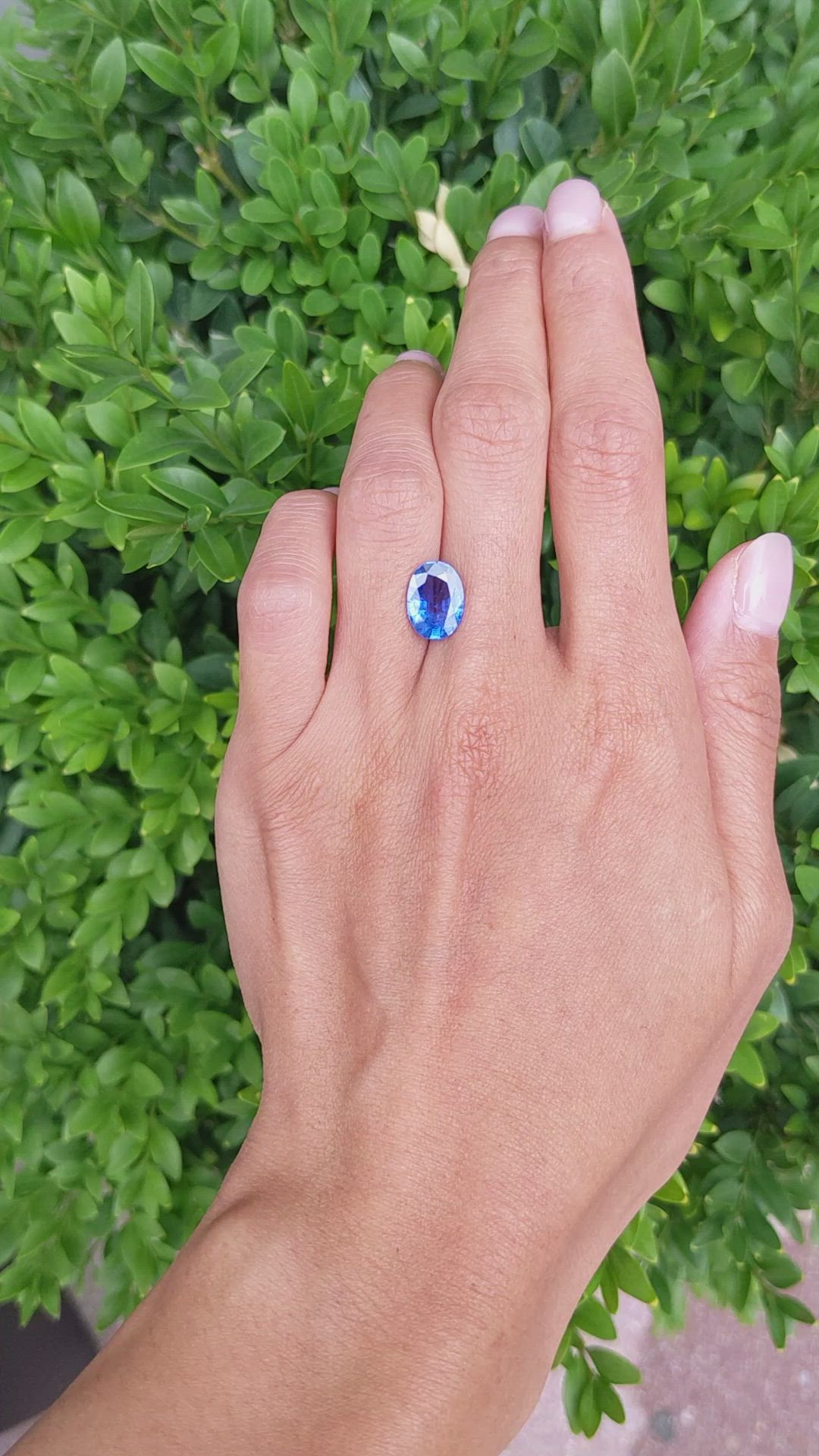 4.39 Ct. Blue Sapphire from Ceylon (Sri Lanka) Size Video