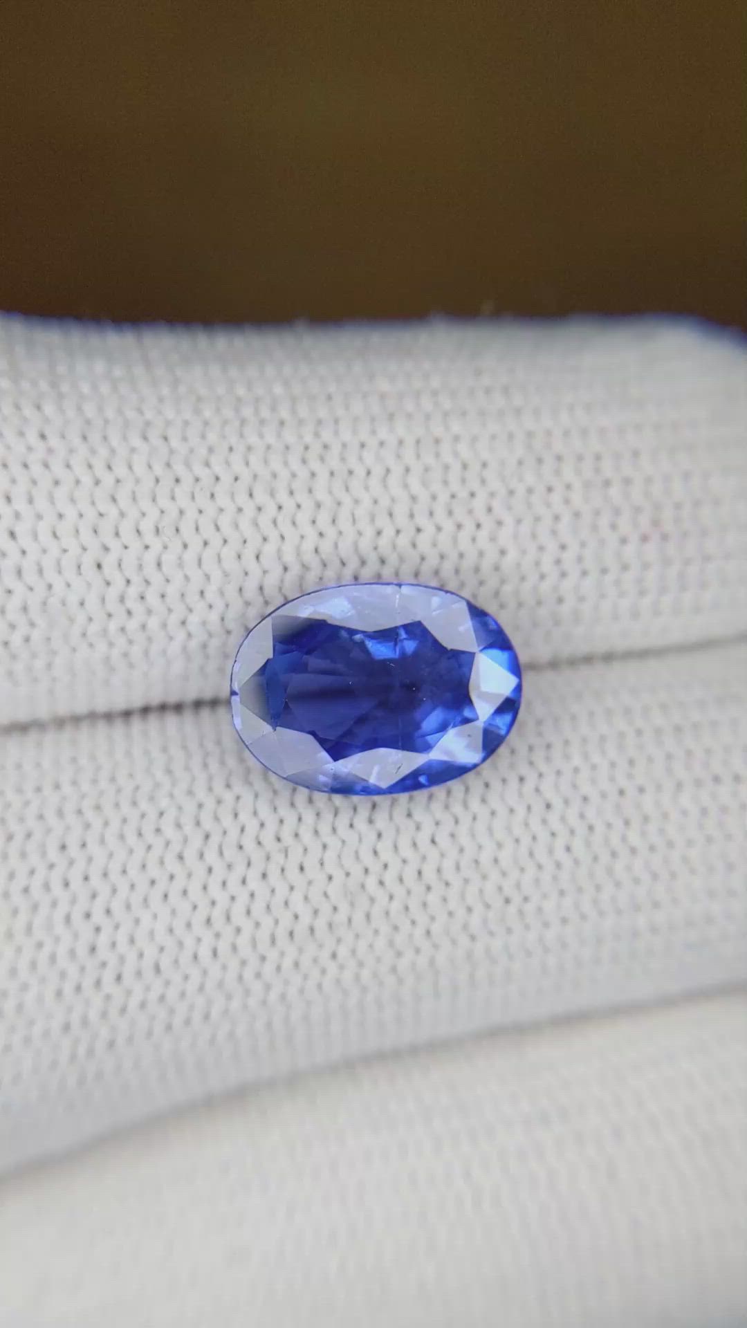 4.39 Ct. Blue Sapphire from Ceylon (Sri Lanka) Size Video