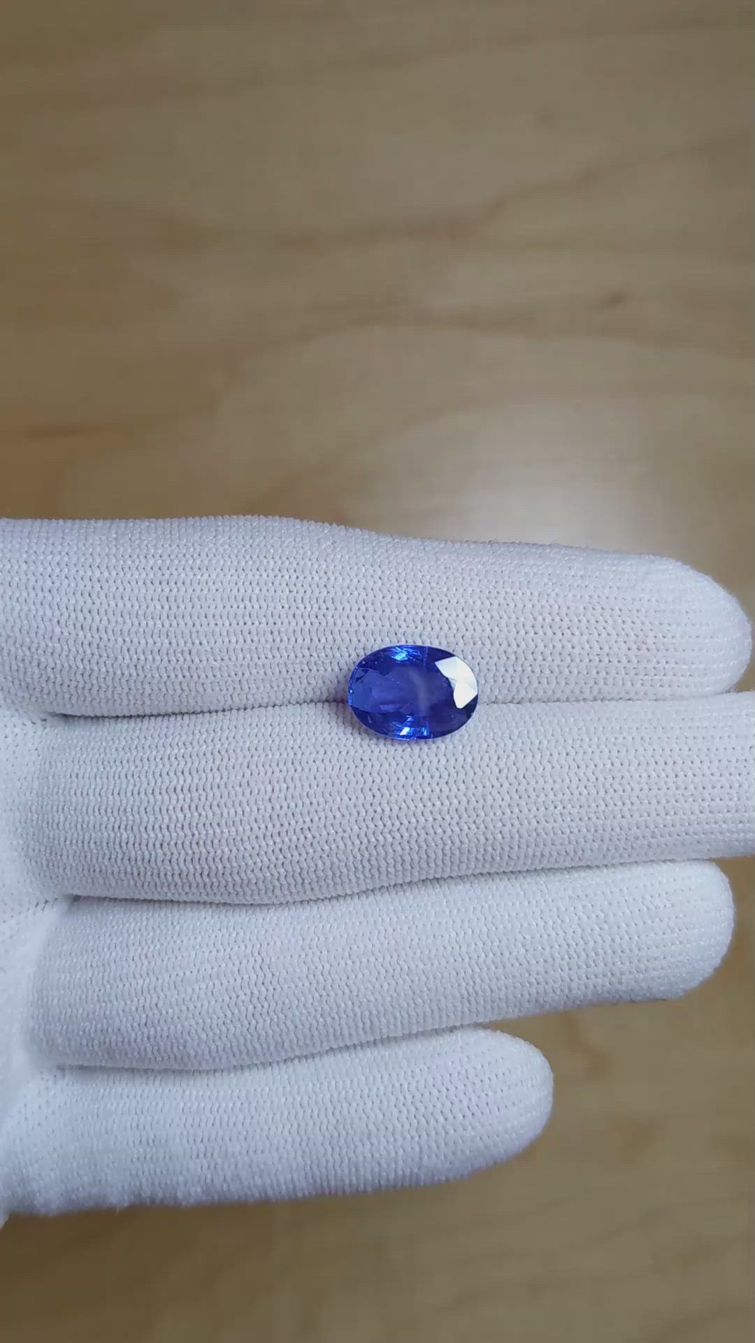 4.39 Ct. Blue Sapphire from Ceylon (Sri Lanka) Size Video
