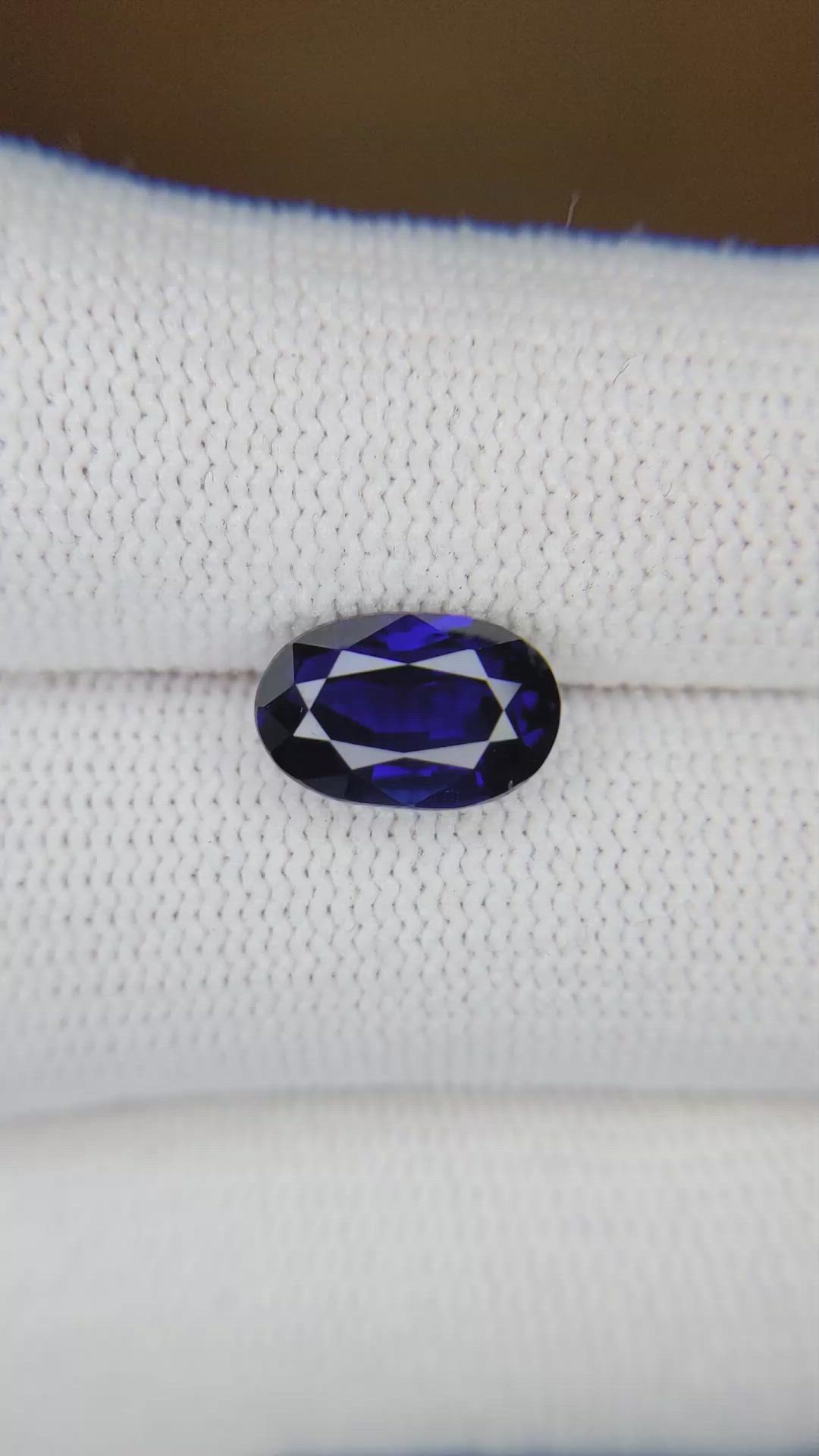 3.54 Ct. Blue Sapphire from Ceylon (Sri Lanka) Size Video