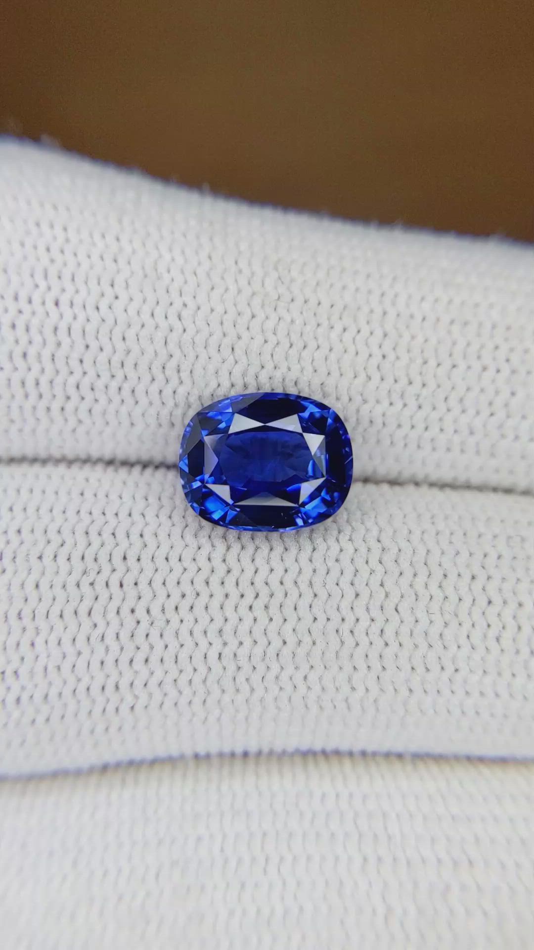 3.28 Ct. Blue Sapphire from Ceylon (Sri Lanka) Size Video
