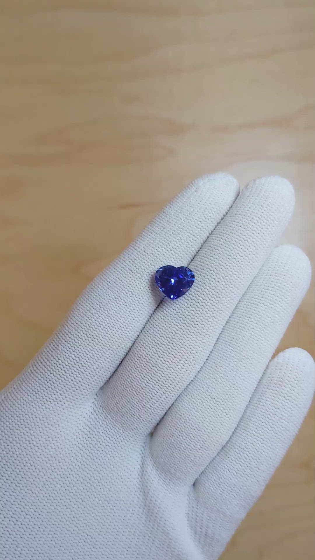 4.21 Ct. Blue Sapphire from Ceylon (Sri Lanka) Size Video