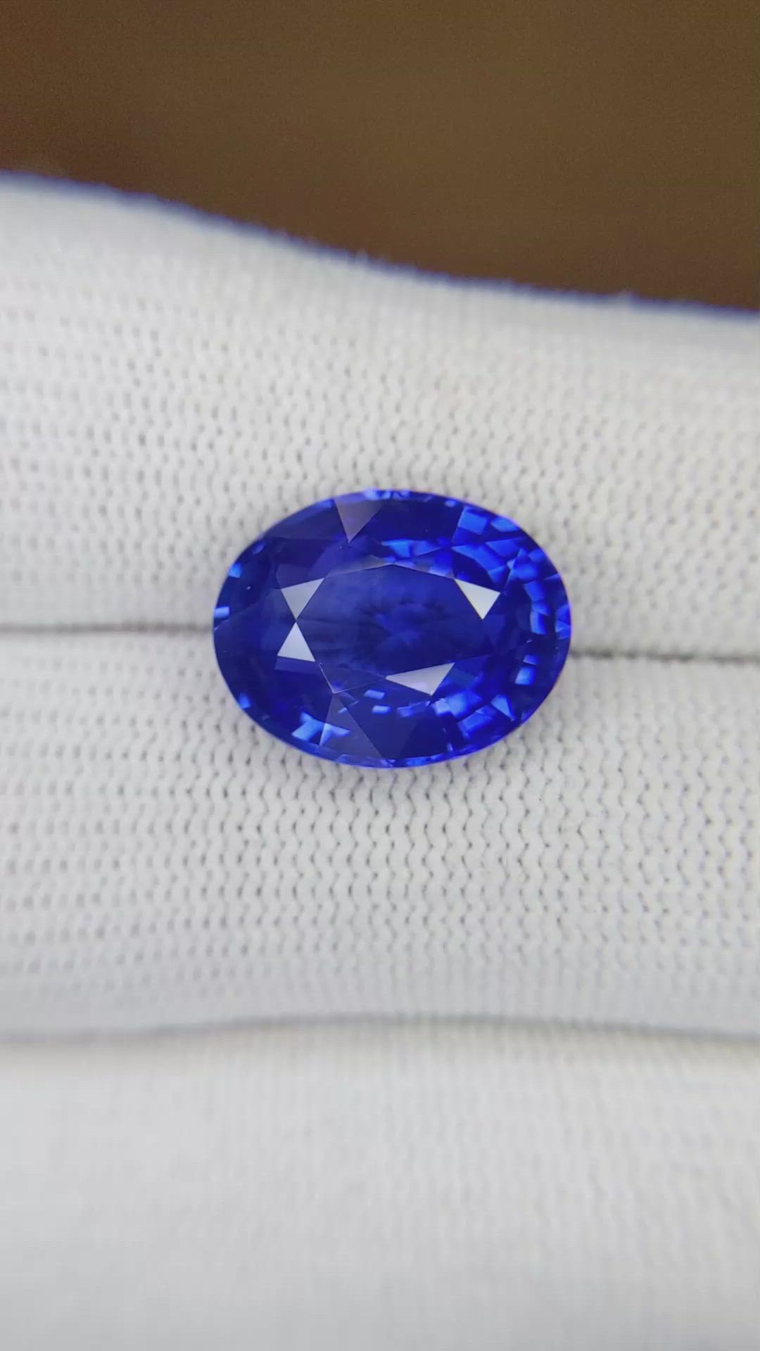 8.18 Ct. Blue Sapphire from Ceylon (Sri Lanka) Size Video