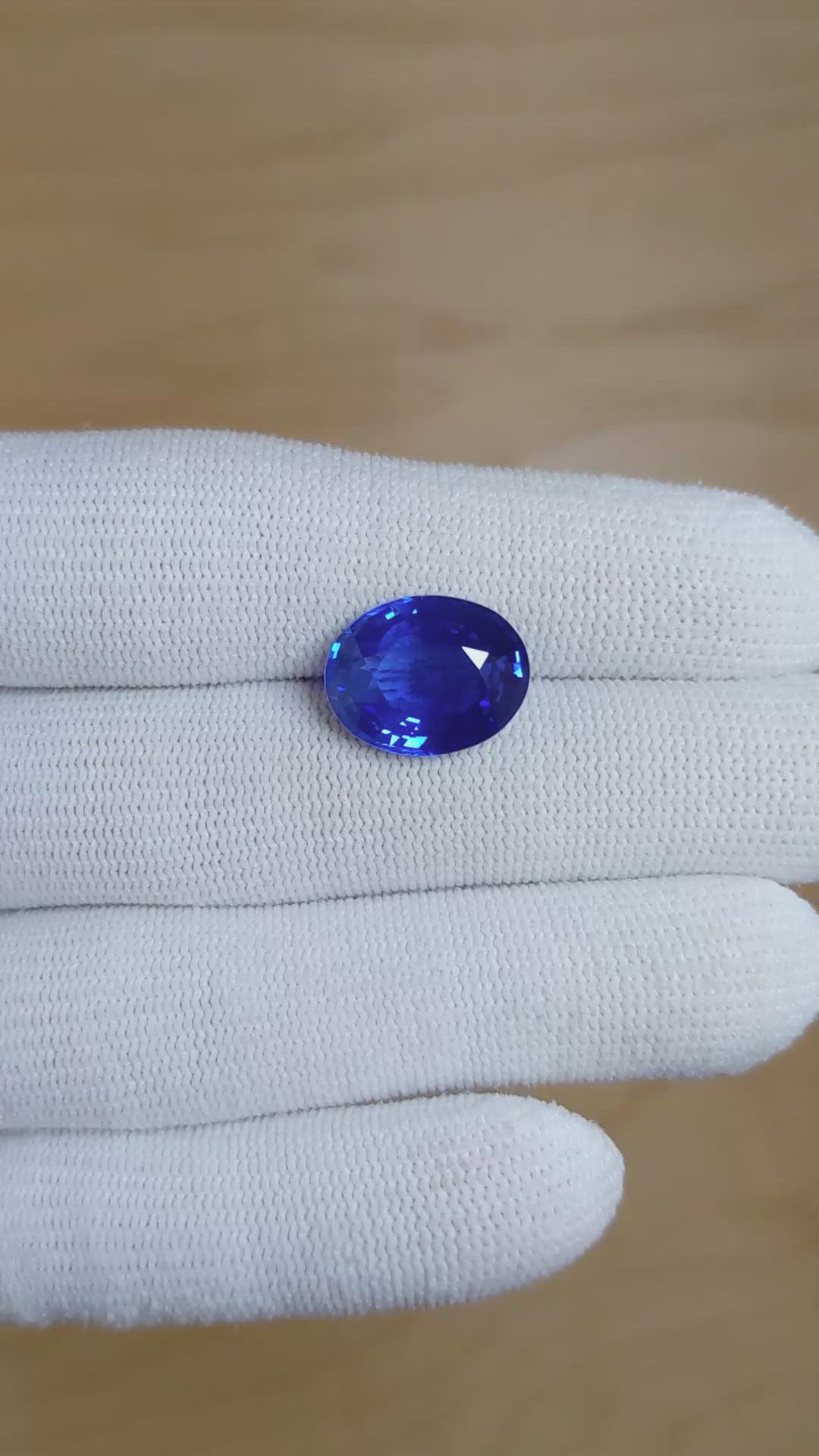 8.18 Ct. Blue Sapphire from Ceylon (Sri Lanka) Size Video